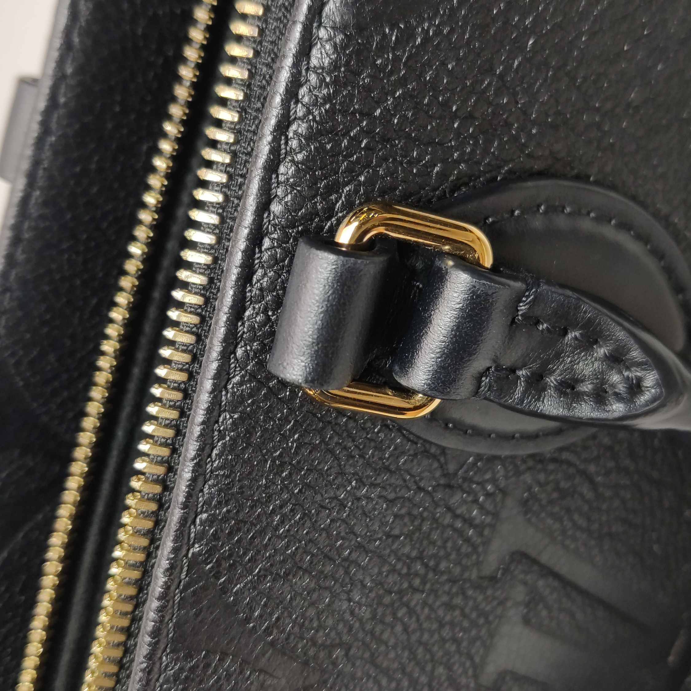 Louis Vuitton(LV) OnTheGo Tote Monogram Empreinte Giant East West — photo 9 of 15