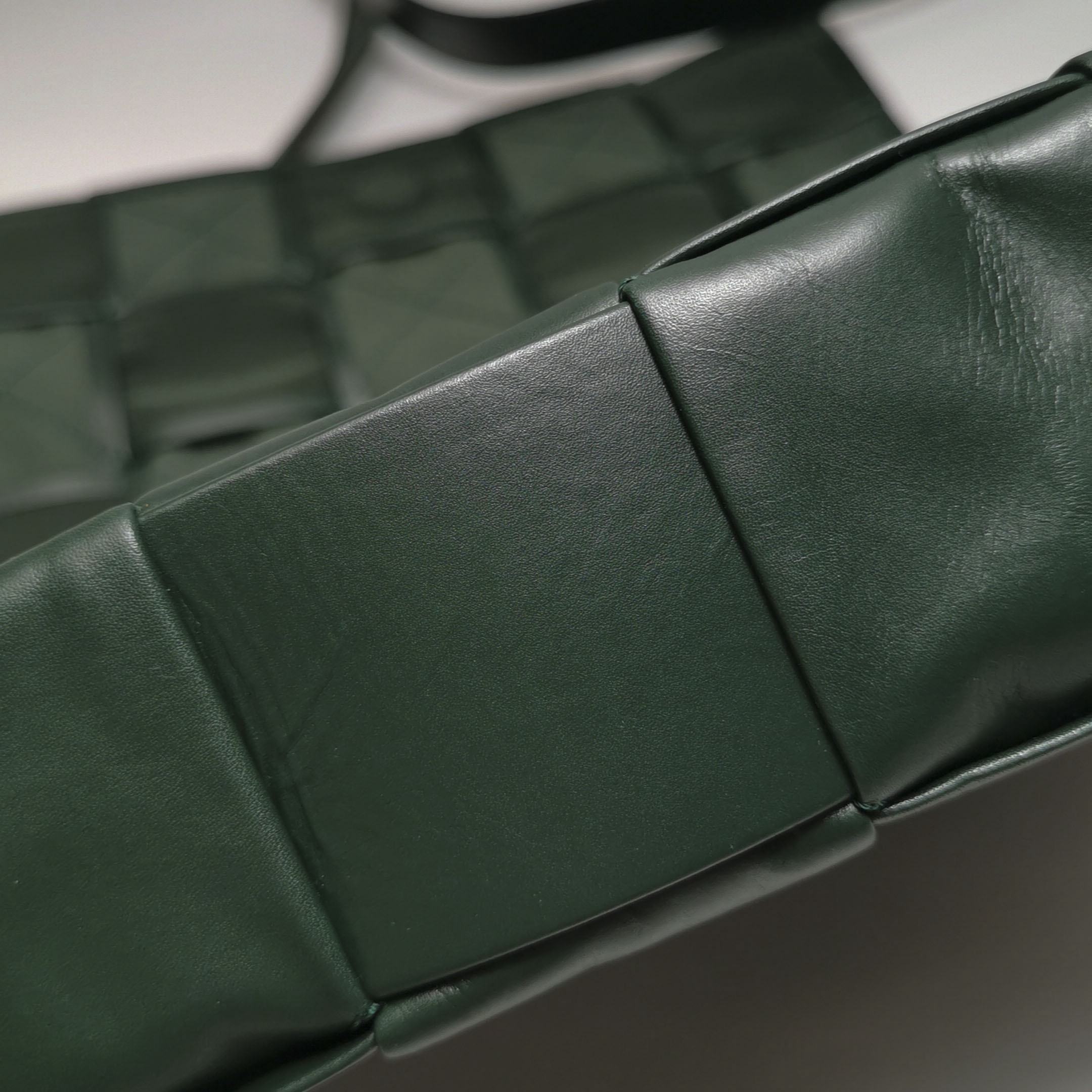 Bottega Veneta Cassette Crossbody Bag Maxi Intrecciato Leather — photo 14 of 15