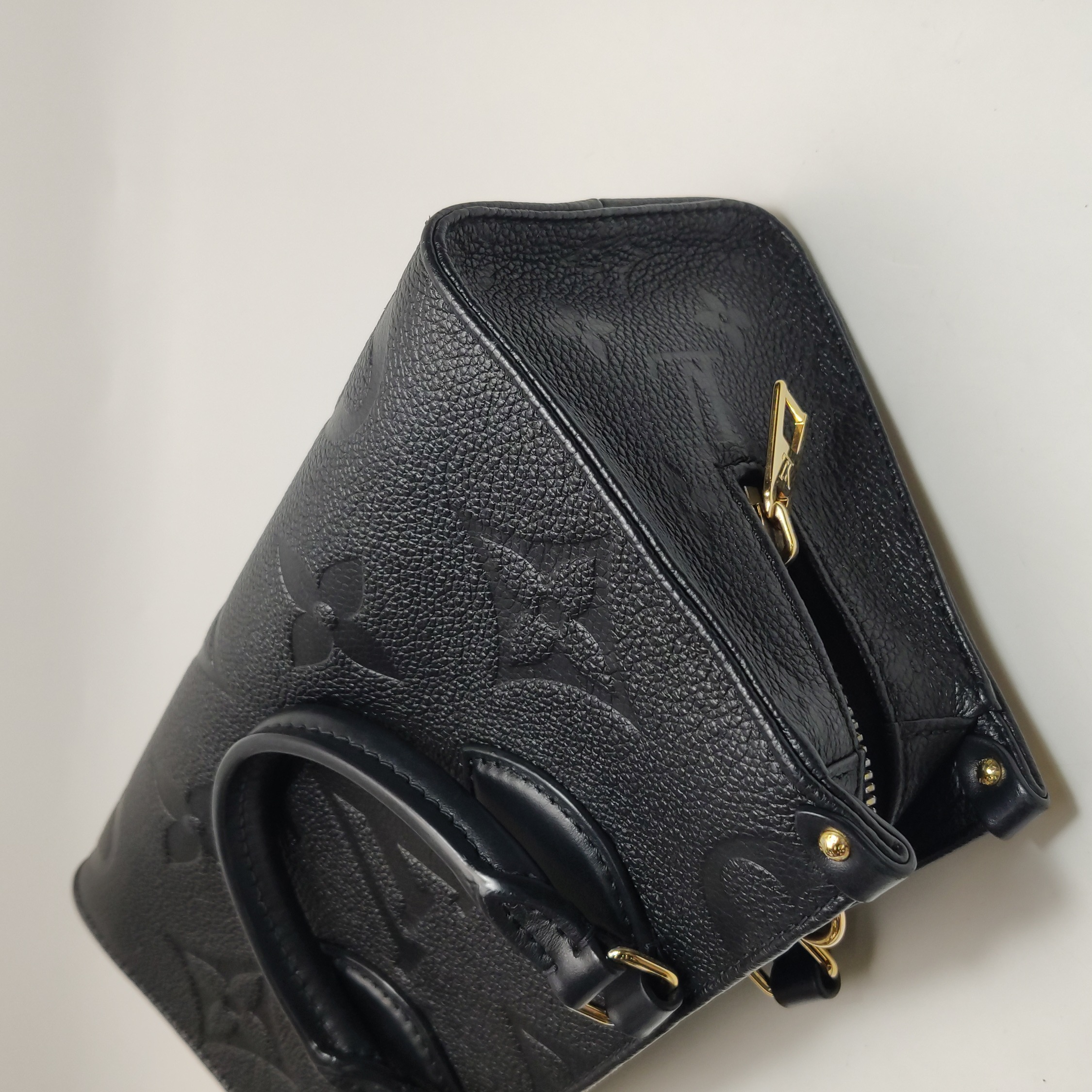 Louis Vuitton(LV) OnTheGo Tote Monogram Empreinte Giant East West — photo 14 of 15