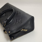 Louis Vuitton(LV) OnTheGo Tote Monogram Empreinte Giant East West — thumbnail 14