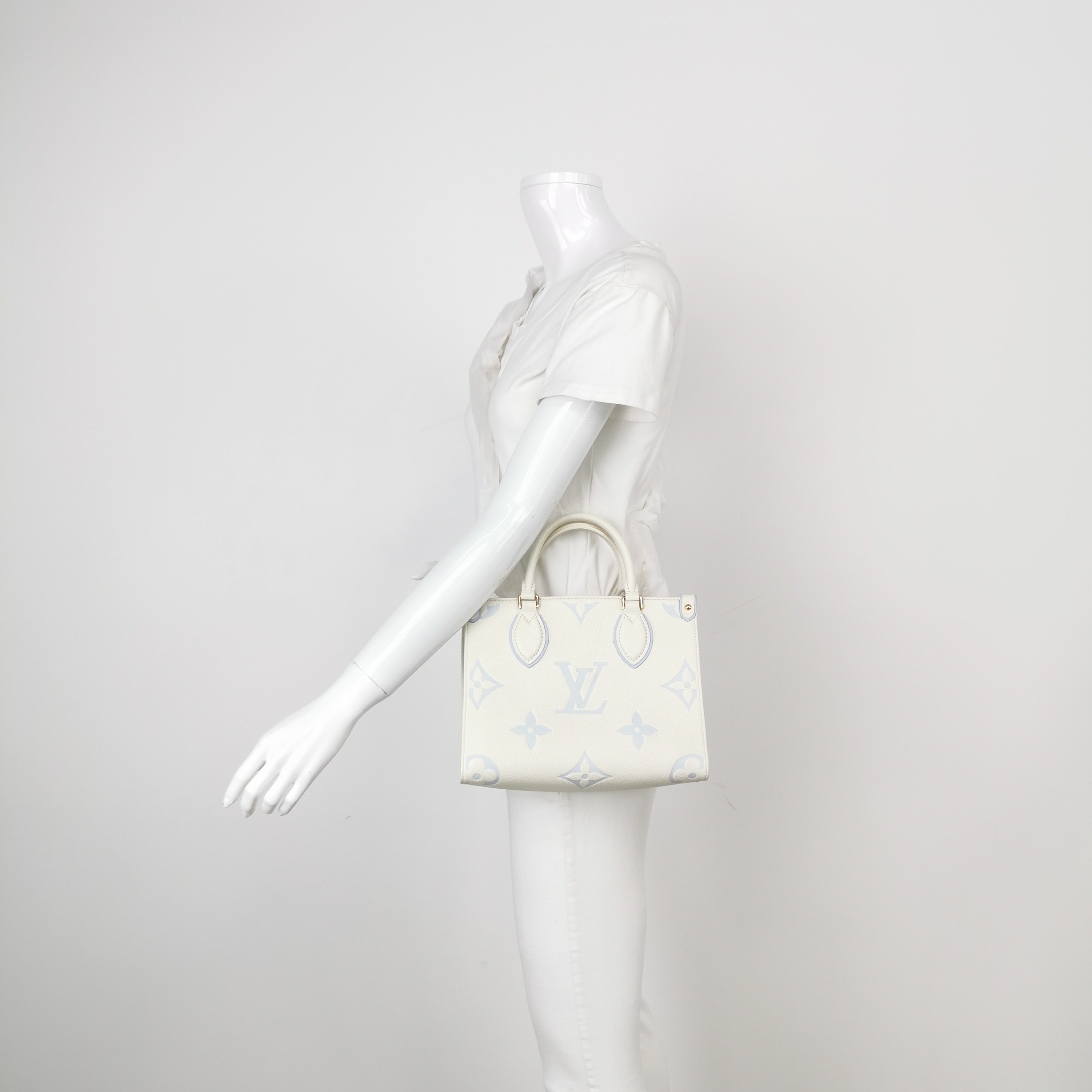 Louis Vuitton(LV) OnTheGo Tote Bicolor Monogram Empreinte Giant PM — alternate view