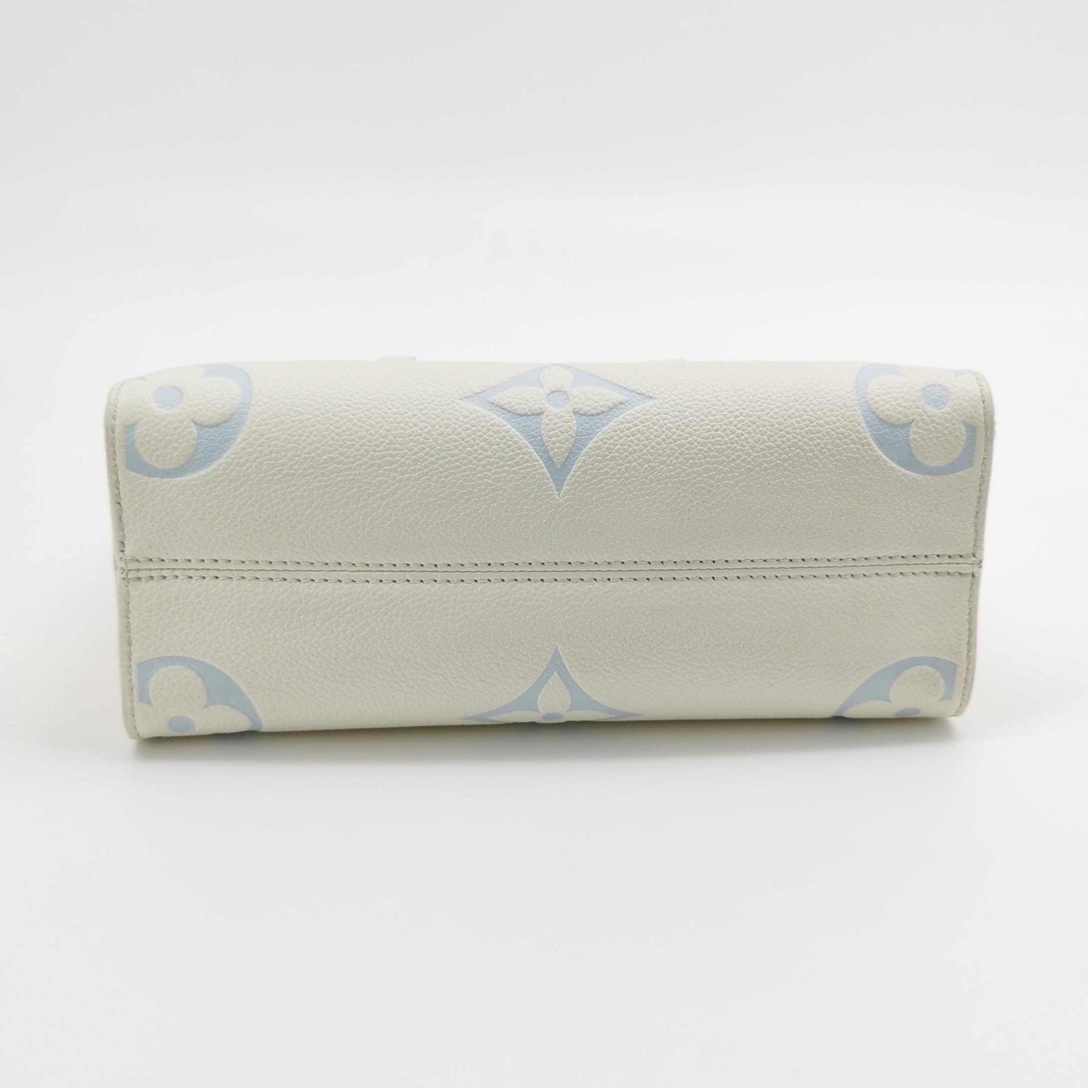 Louis Vuitton(LV) OnTheGo Tote Bicolor Monogram Empreinte Giant PM — photo 6 of 16