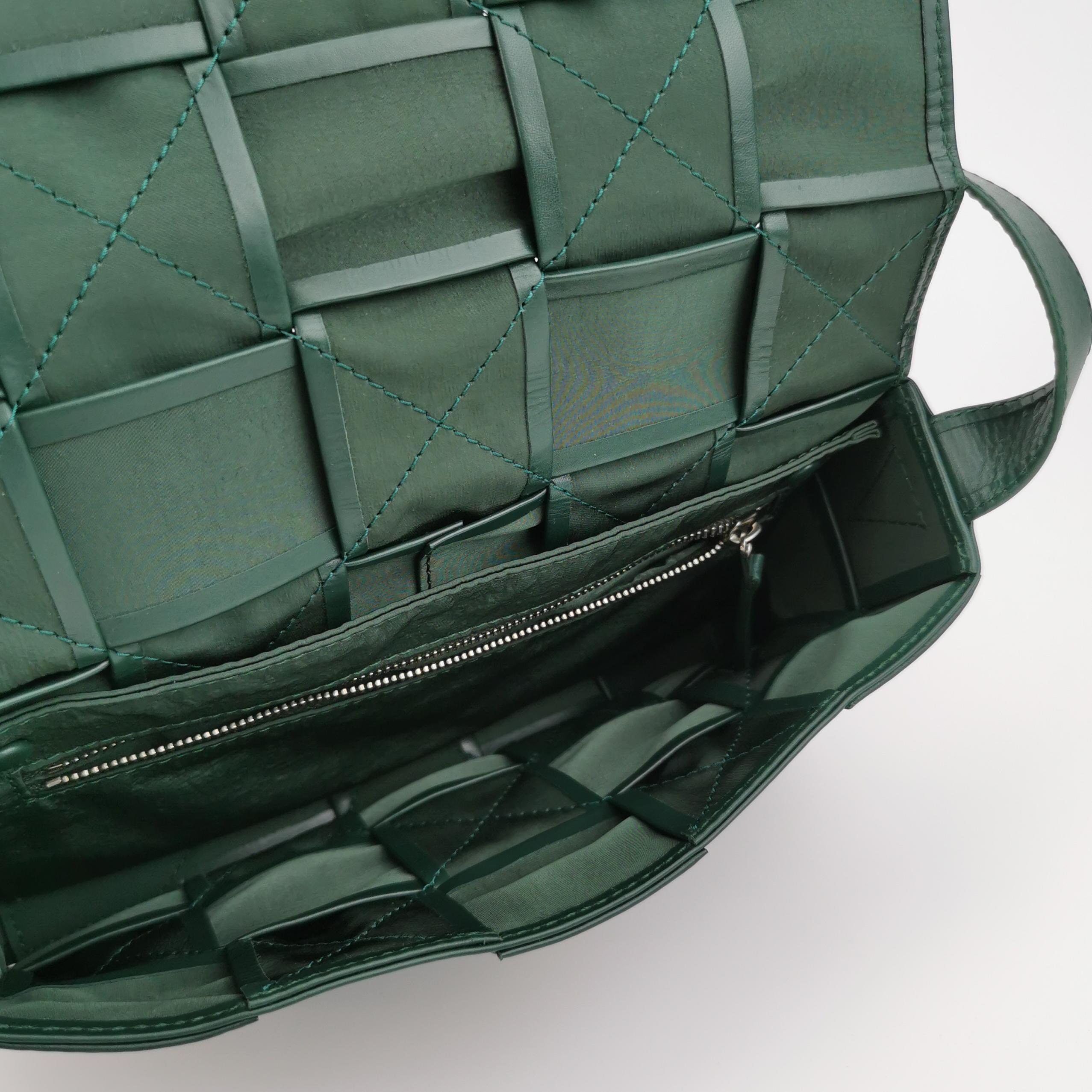 Bottega Veneta Cassette Crossbody Bag Maxi Intrecciato Leather — photo 7 of 10
