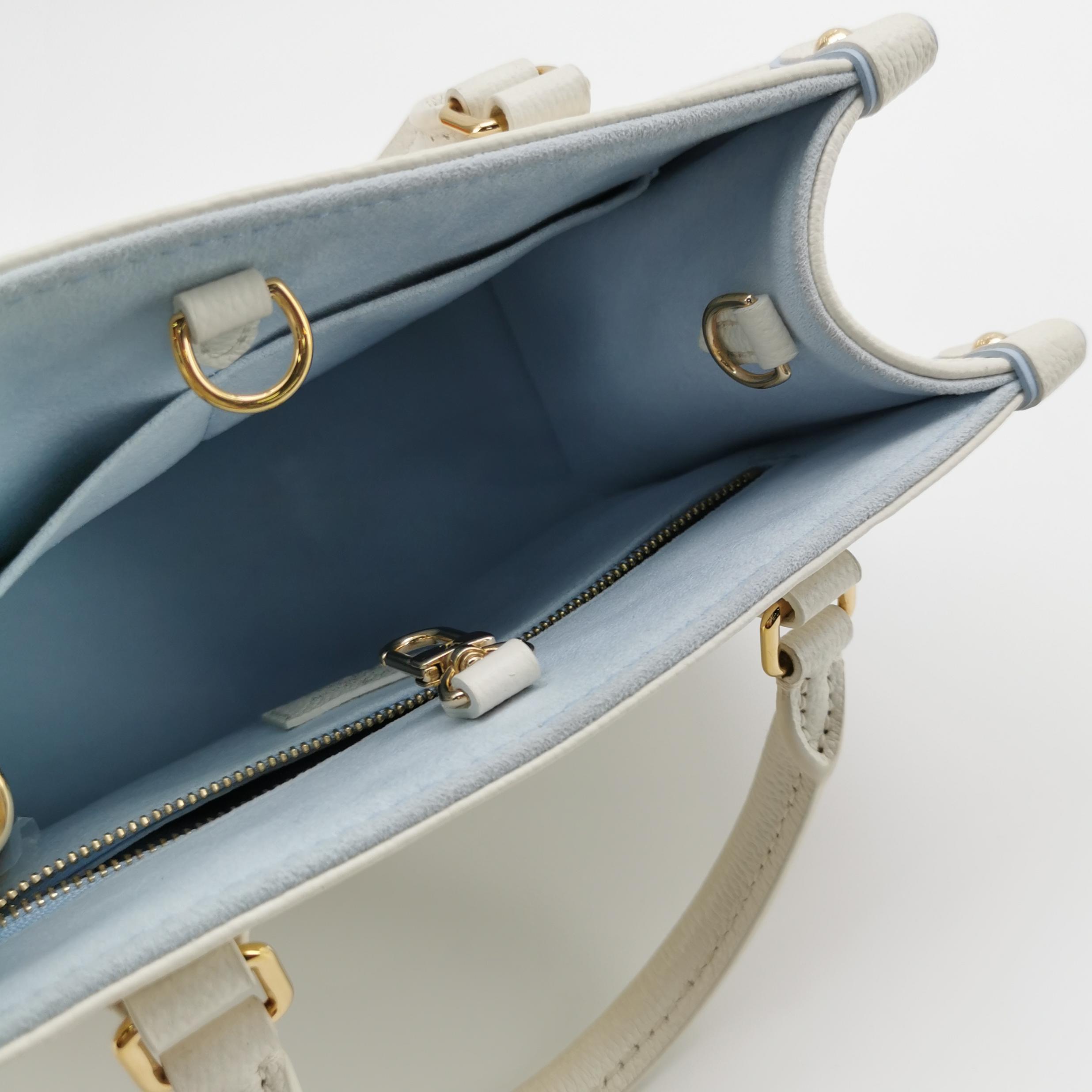 Louis Vuitton(LV) OnTheGo Tote Bicolor Monogram Empreinte Giant PM — photo 7 of 16