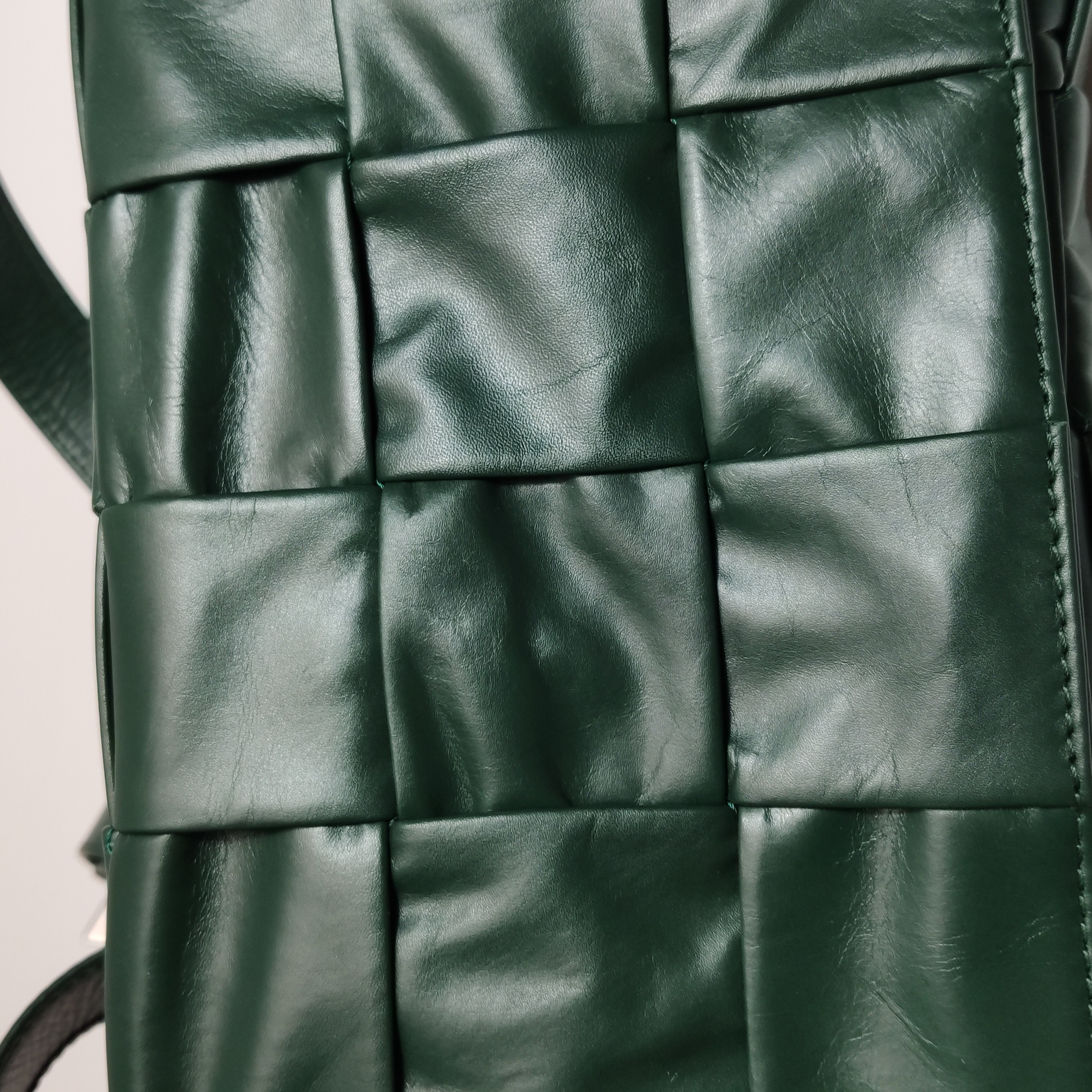 Bottega Veneta Cassette Crossbody Bag Maxi Intrecciato Leather — photo 8 of 10