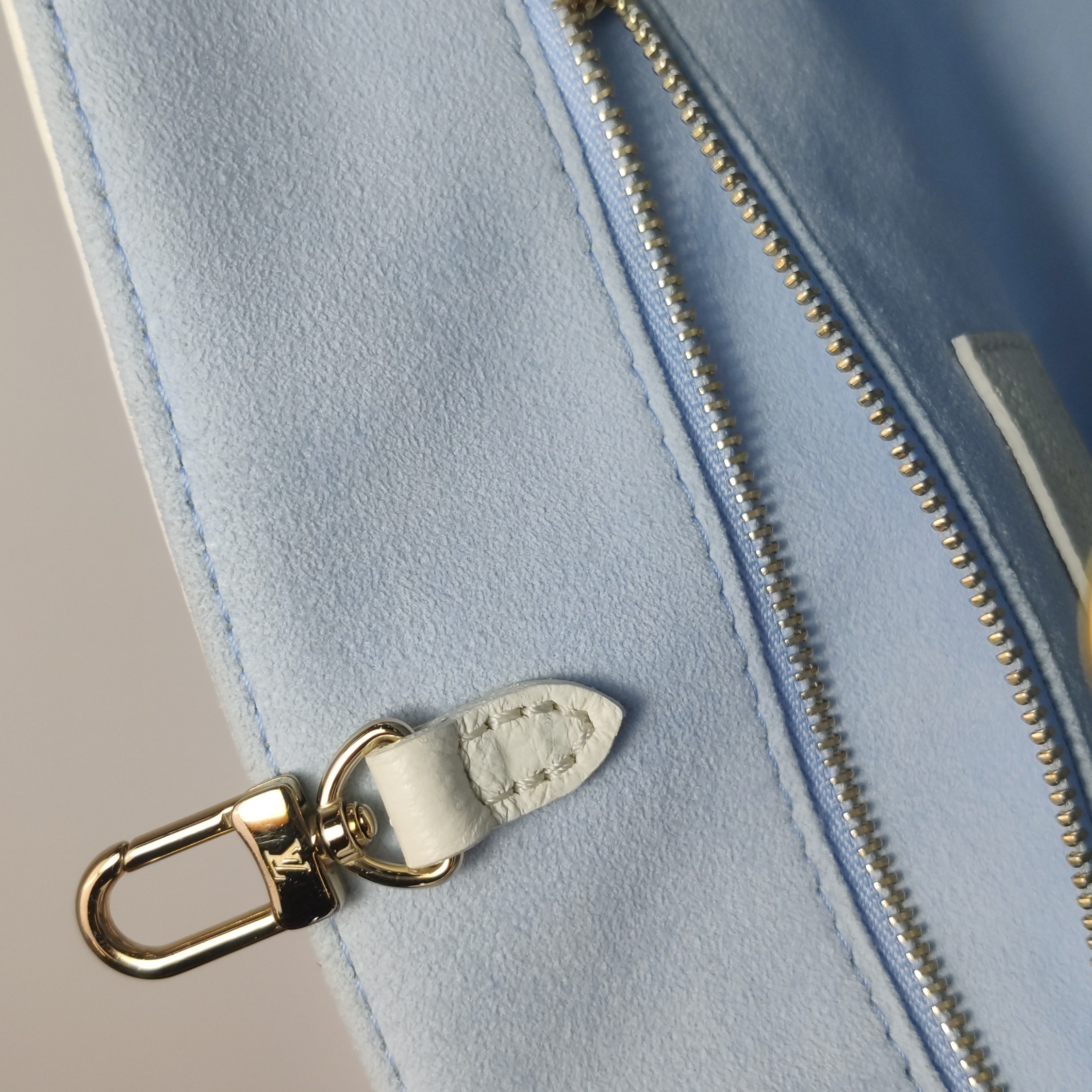Louis Vuitton(LV) OnTheGo Tote Bicolor Monogram Empreinte Giant PM — photo 9 of 16