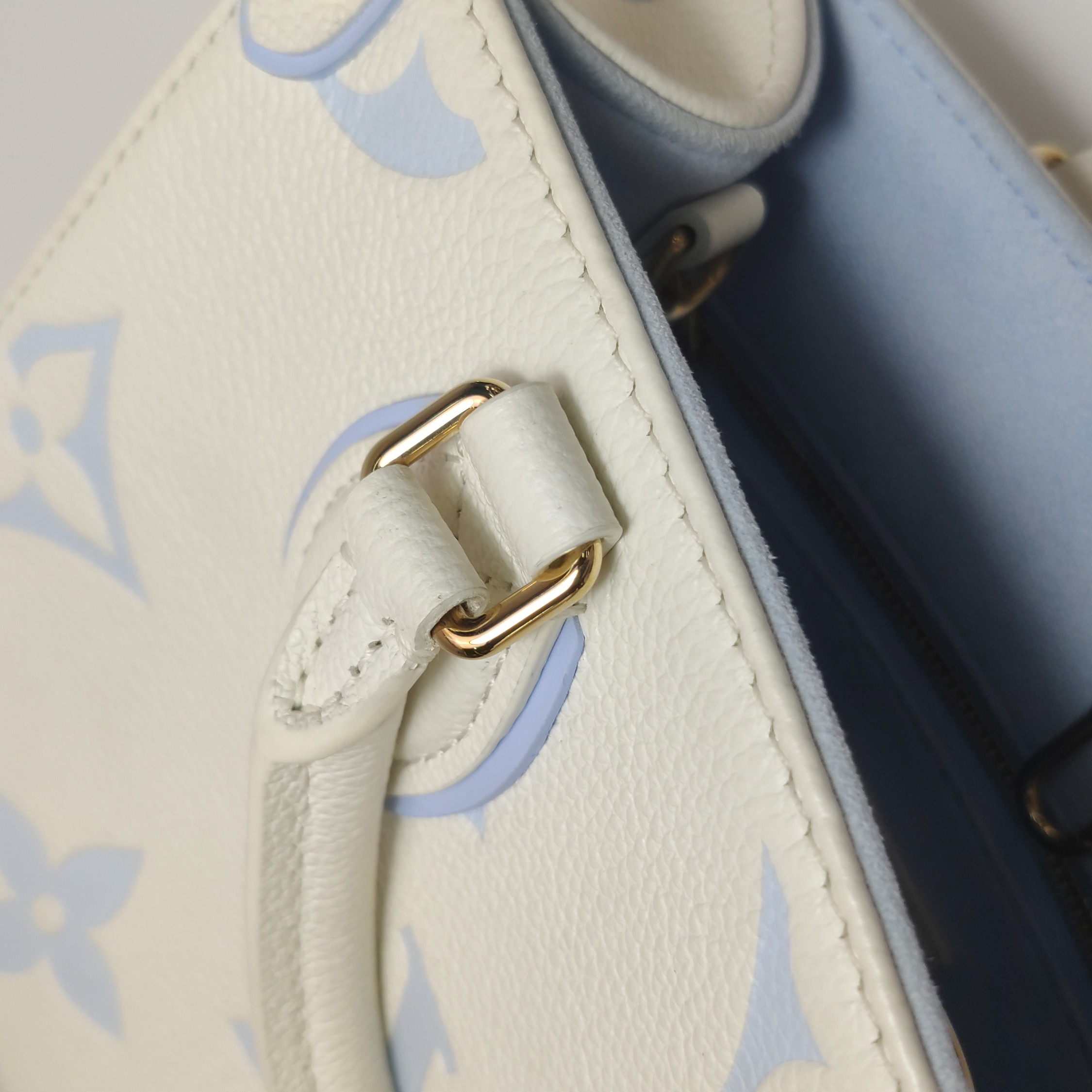 Louis Vuitton(LV) OnTheGo Tote Bicolor Monogram Empreinte Giant PM — photo 13 of 16