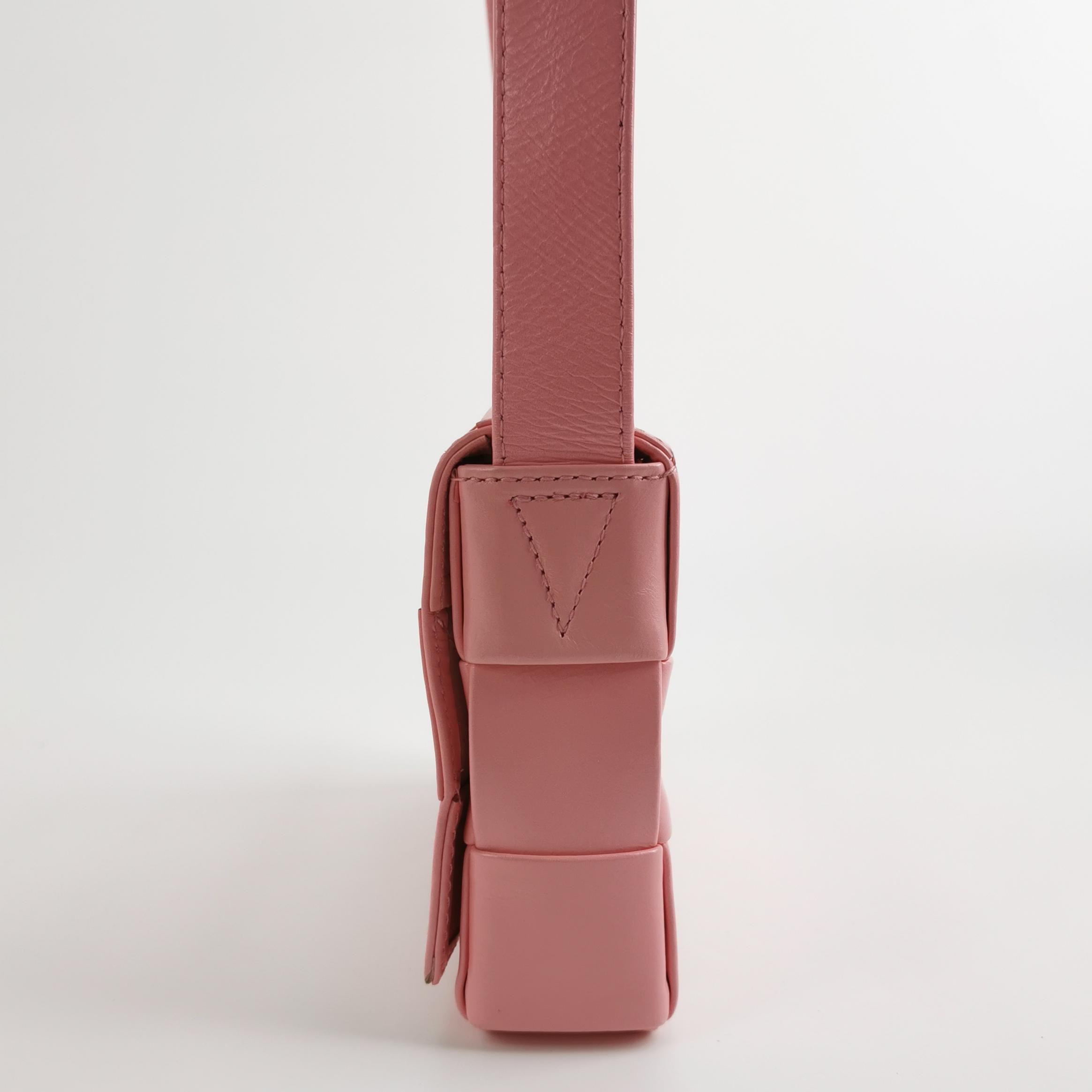 Bottega Veneta Cassette Crossbody Bag Maxi Intrecciato Leather Small — photo 5 of 16