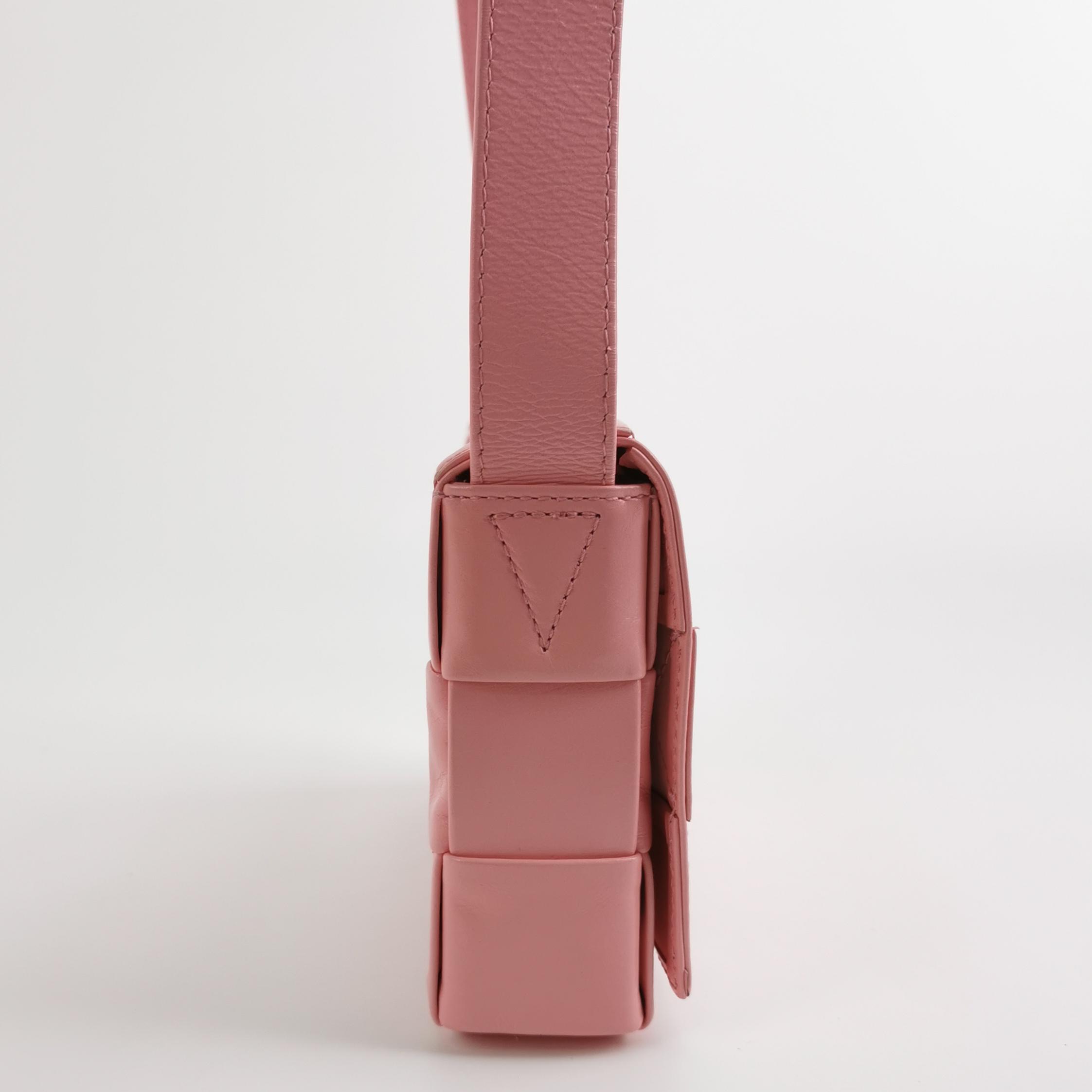 Bottega Veneta Cassette Crossbody Bag Maxi Intrecciato Leather Small — photo 4 of 16