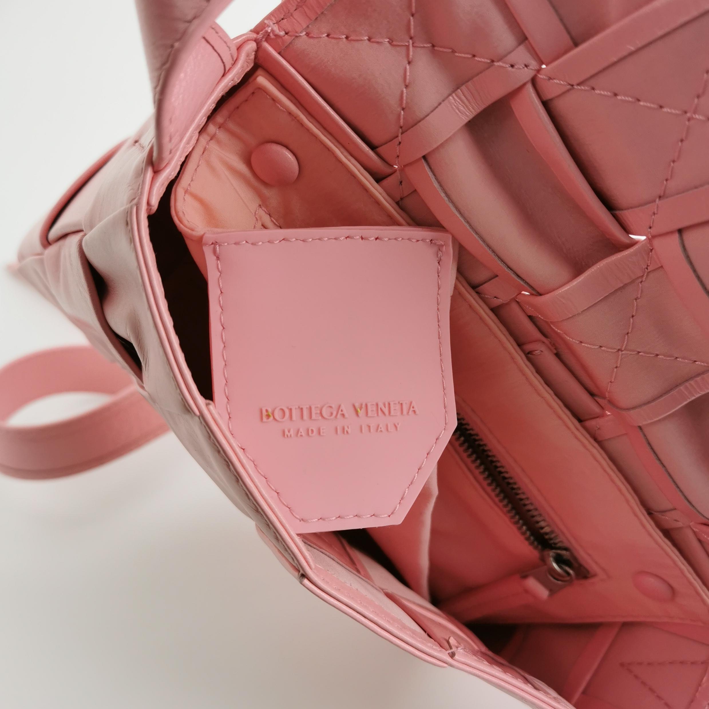 Bottega Veneta Cassette Crossbody Bag Maxi Intrecciato Leather Small — photo 8 of 16