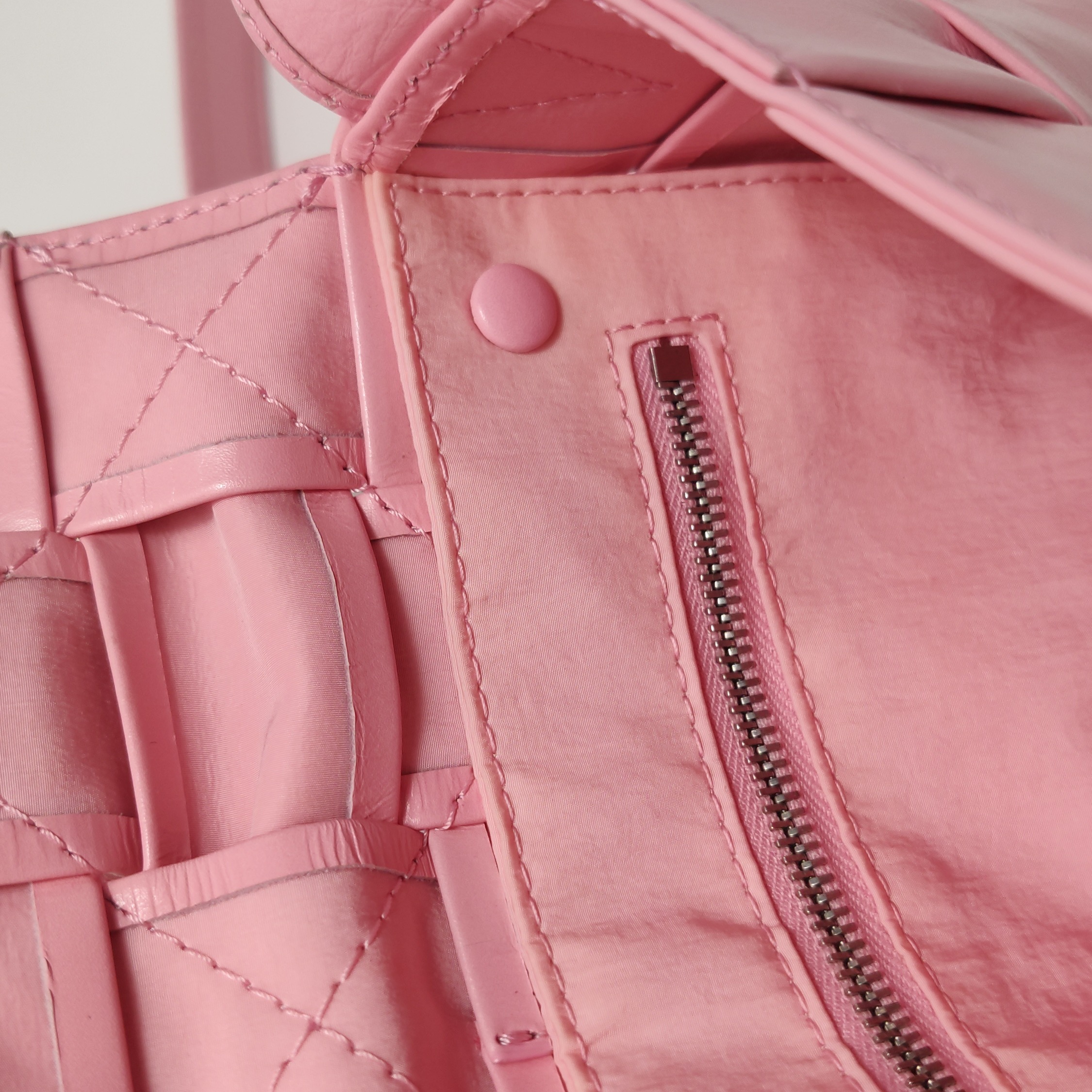Bottega Veneta Cassette Crossbody Bag Maxi Intrecciato Leather Small — photo 9 of 16