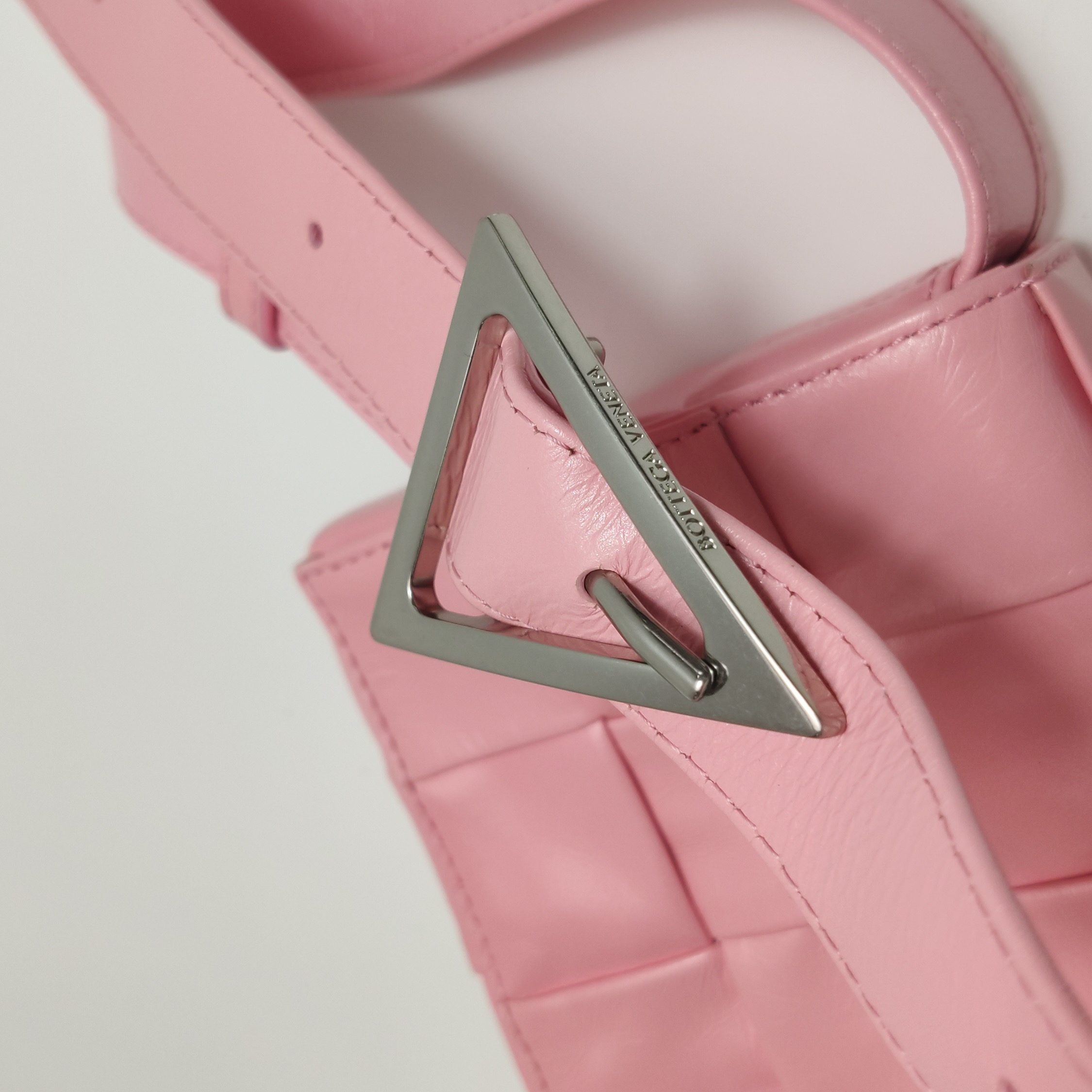 Bottega Veneta Cassette Crossbody Bag Maxi Intrecciato Leather Small — photo 10 of 16
