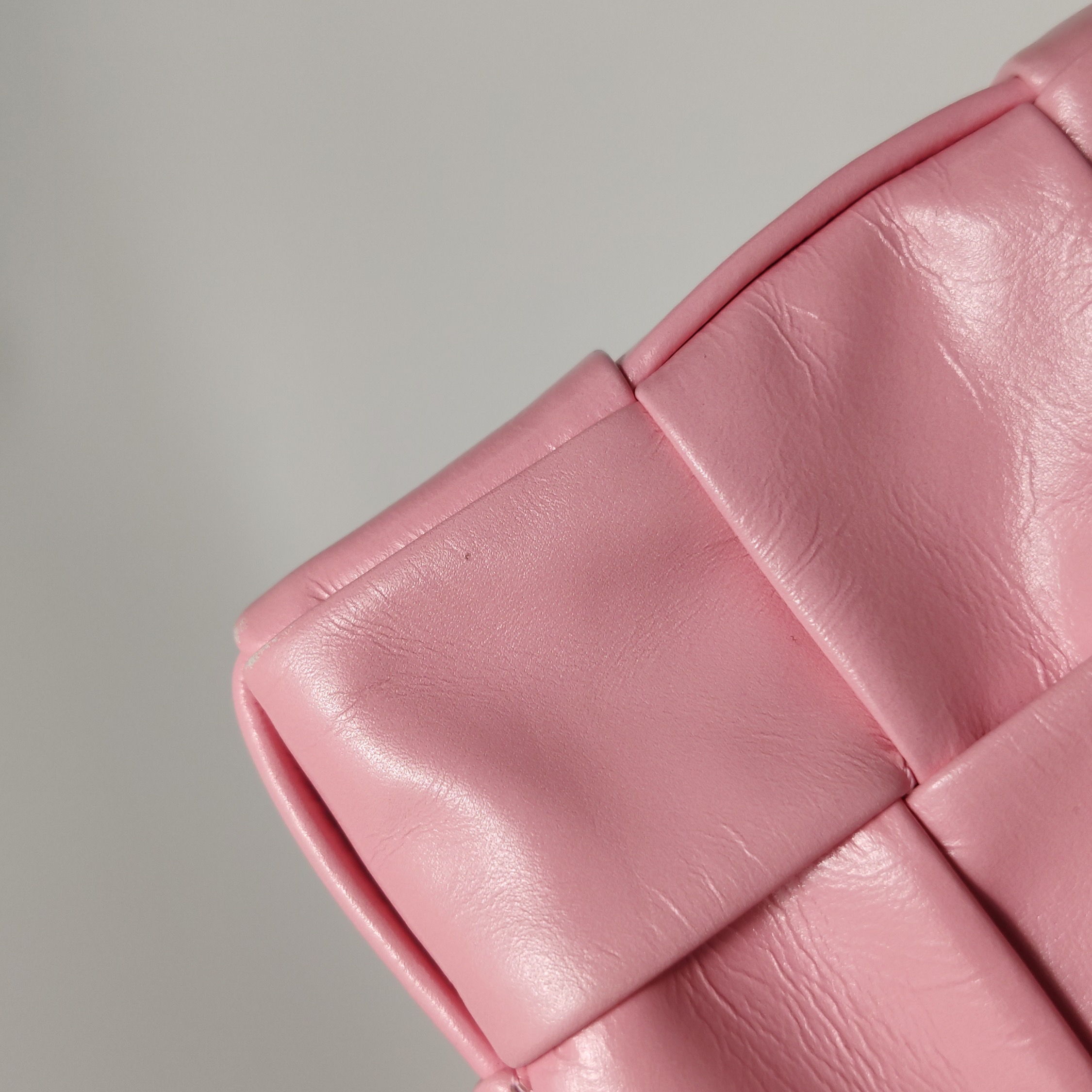 Bottega Veneta Cassette Crossbody Bag Maxi Intrecciato Leather Small — photo 15 of 16