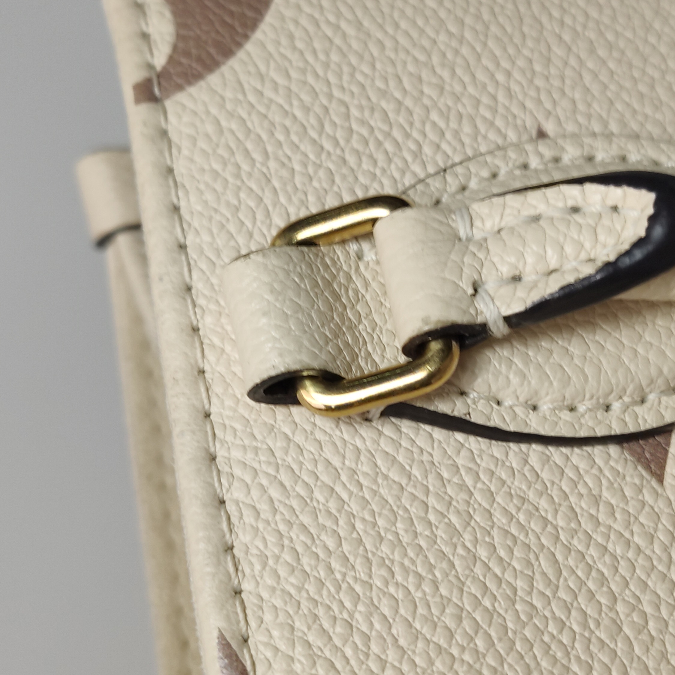 Louis Vuitton(LV) OnTheGo Tote Bicolor Monogram Empreinte Giant PM — photo 13 of 17