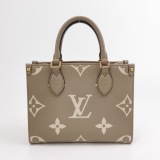 Louis Vuitton(LV) OnTheGo Tote Bicolor Monogram Empreinte Giant PM — thumbnail 3