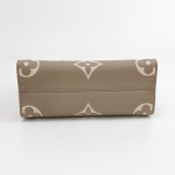 Louis Vuitton(LV) OnTheGo Tote Bicolor Monogram Empreinte Giant PM — thumbnail 6
