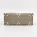 Louis Vuitton(LV) OnTheGo Tote Bicolor Monogram Empreinte Giant PM — thumbnail 6