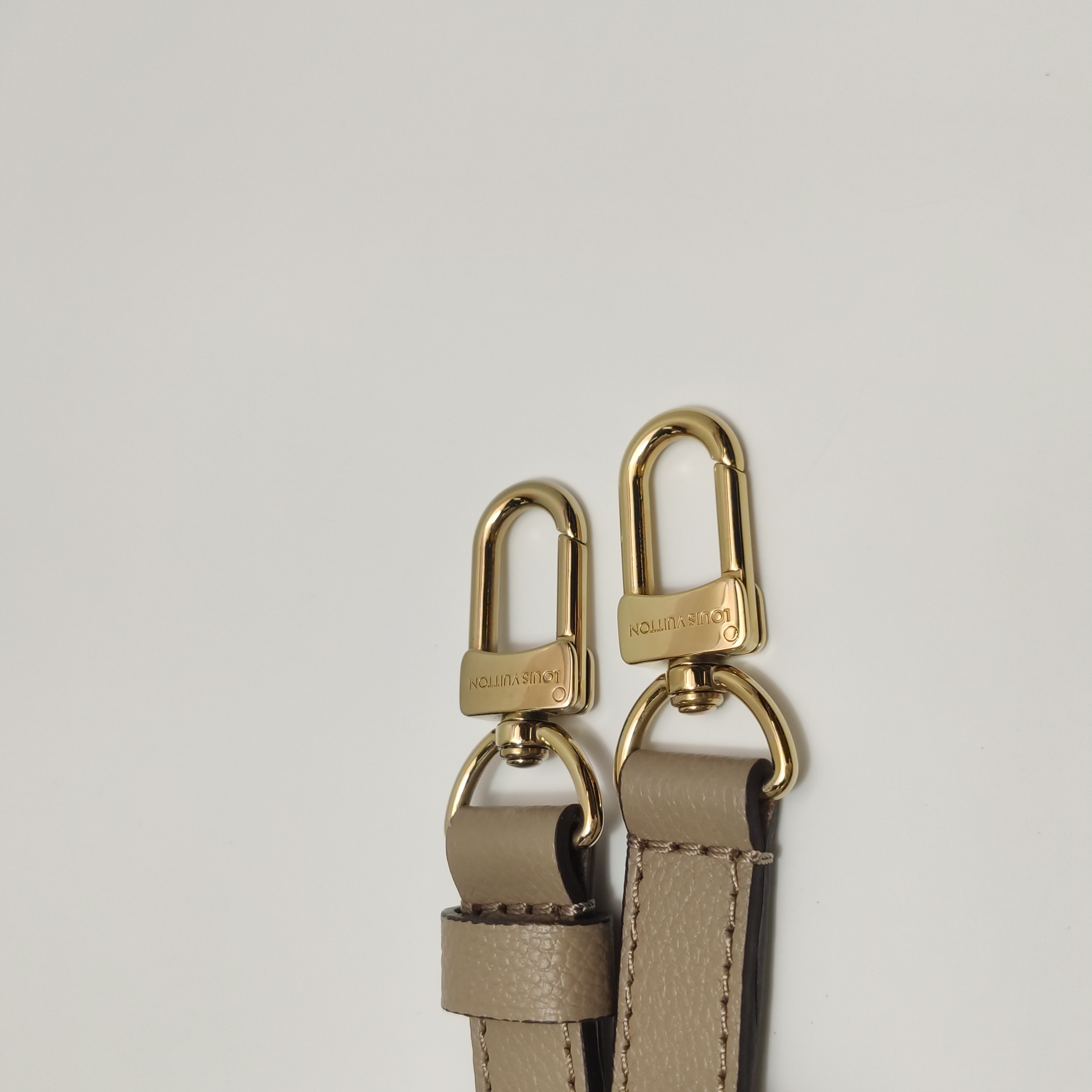 Louis Vuitton(LV) OnTheGo Tote Bicolor Monogram Empreinte Giant PM — photo 12 of 15