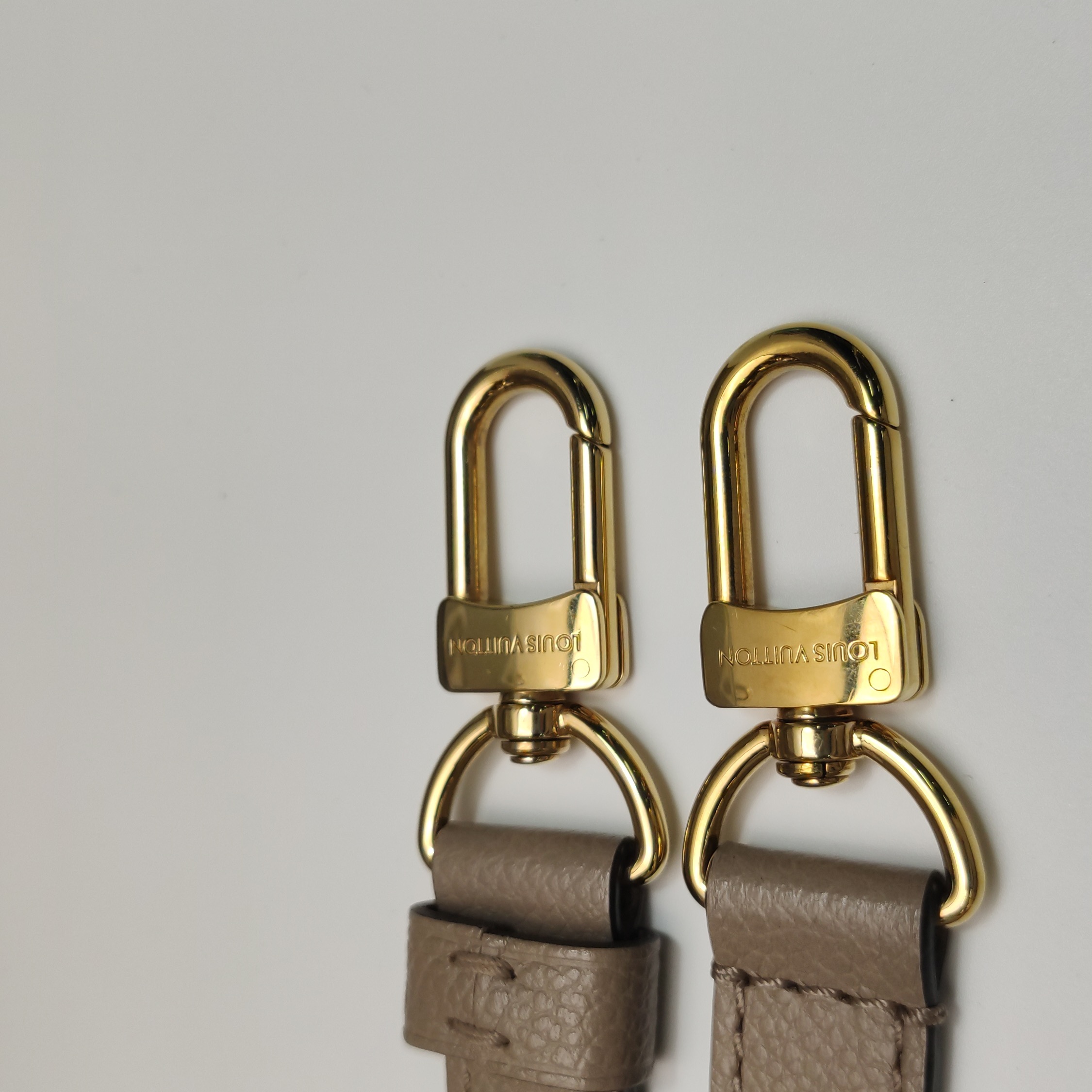 Louis Vuitton(LV) OnTheGo Tote Bicolor Monogram Empreinte Giant PM — photo 11 of 14