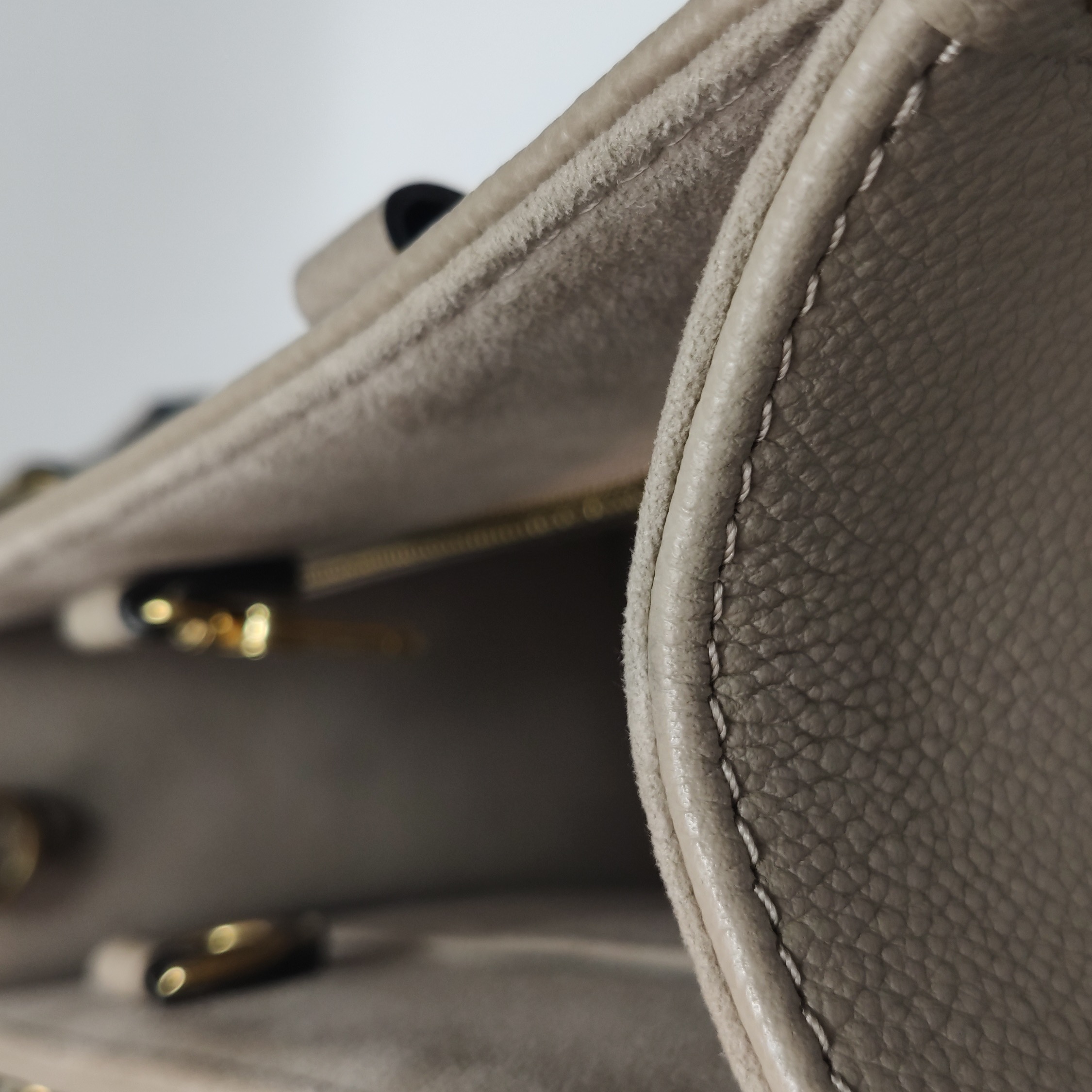 Louis Vuitton(LV) OnTheGo Tote Bicolor Monogram Empreinte Giant PM — photo 10 of 14