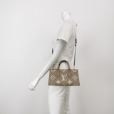 Louis Vuitton(LV) OnTheGo Tote Bicolor Monogram Empreinte Giant East West — thumbnail 2