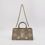 Louis Vuitton(LV) OnTheGo Tote Bicolor Monogram Empreinte Giant East West — thumbnail 3