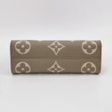 Louis Vuitton(LV) OnTheGo Tote Bicolor Monogram Empreinte Giant East West — thumbnail 6