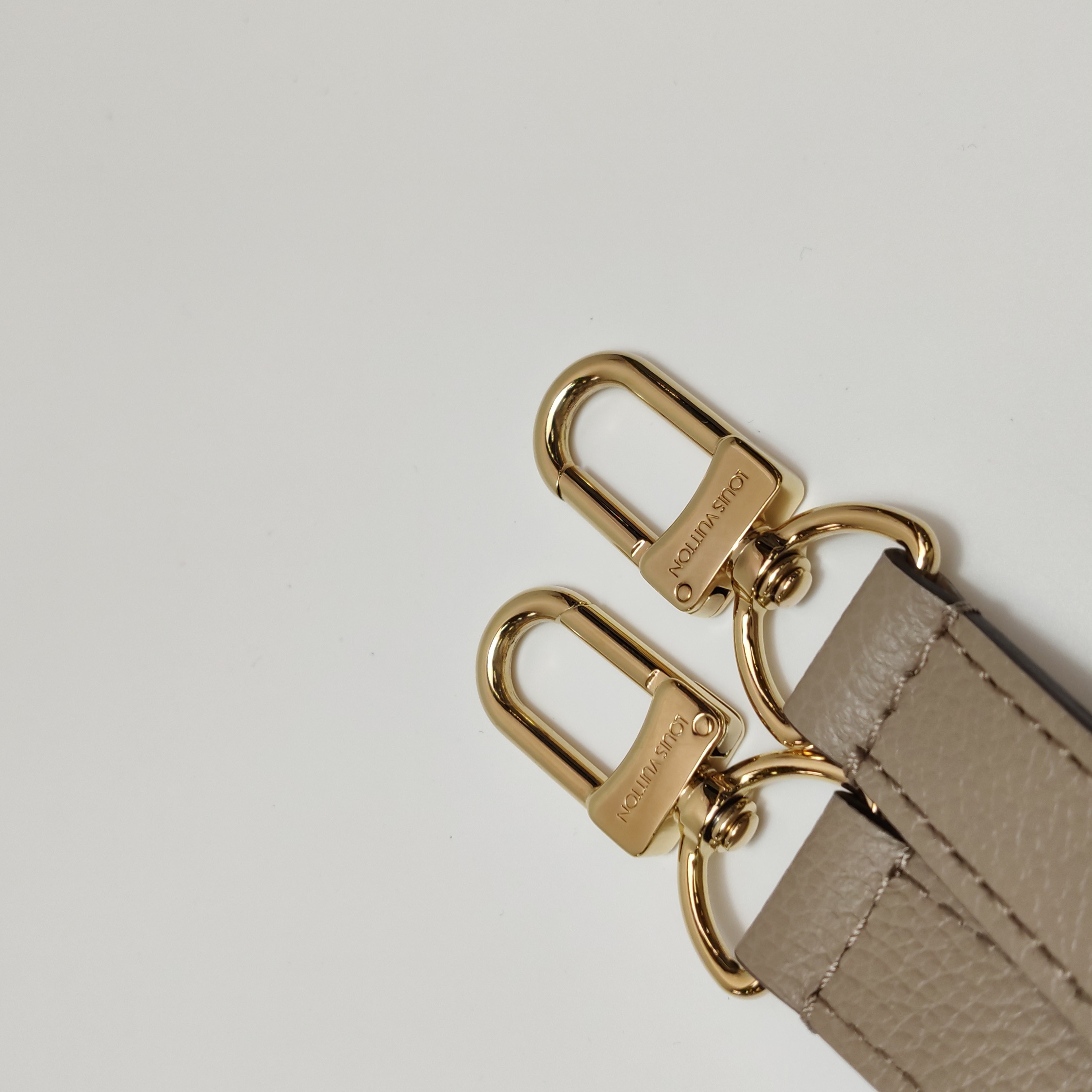Louis Vuitton(LV) OnTheGo Tote Bicolor Monogram Empreinte Giant East West — photo 11 of 12