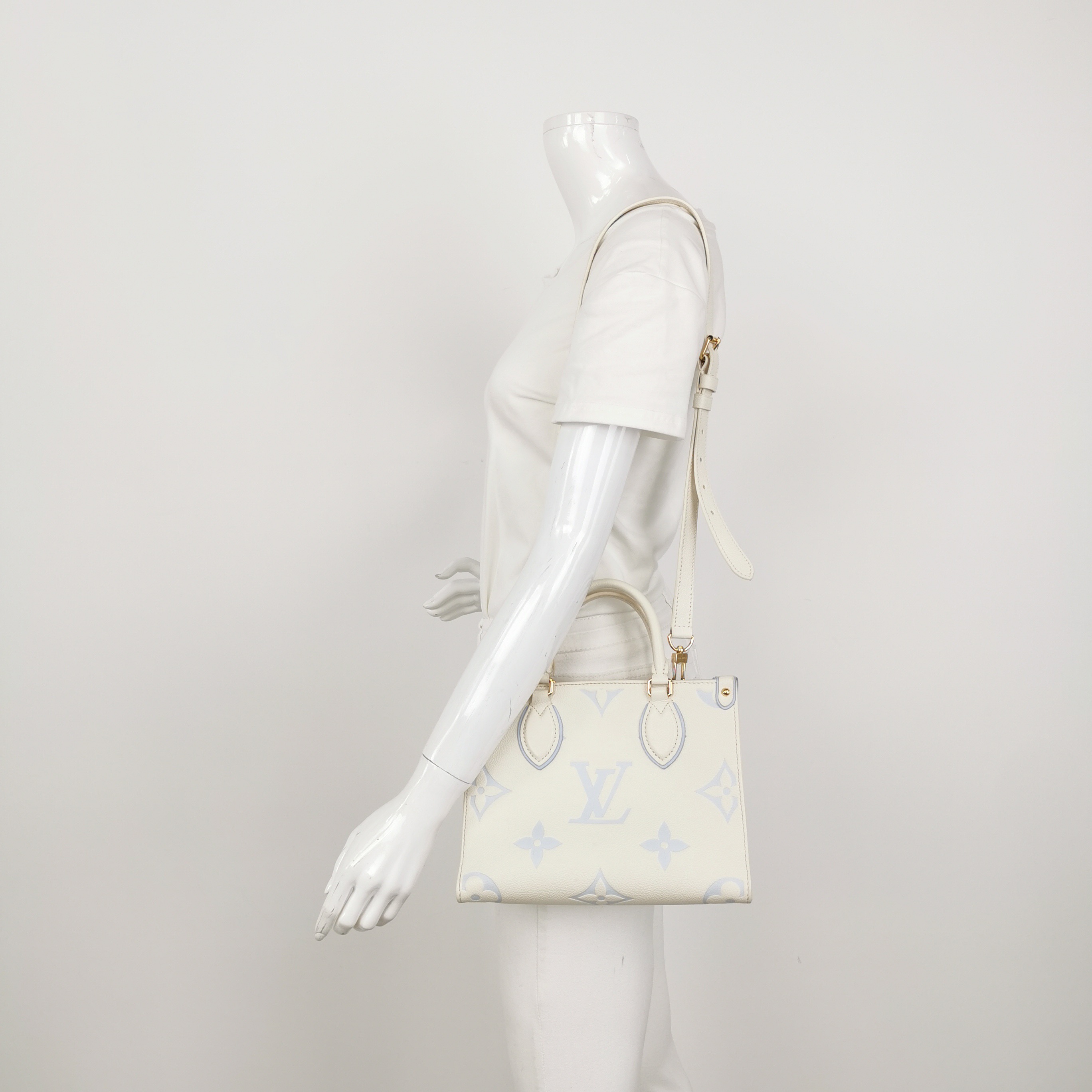 Louis Vuitton(LV) OnTheGo Tote Bicolor Monogram Empreinte Giant PM — alternate view