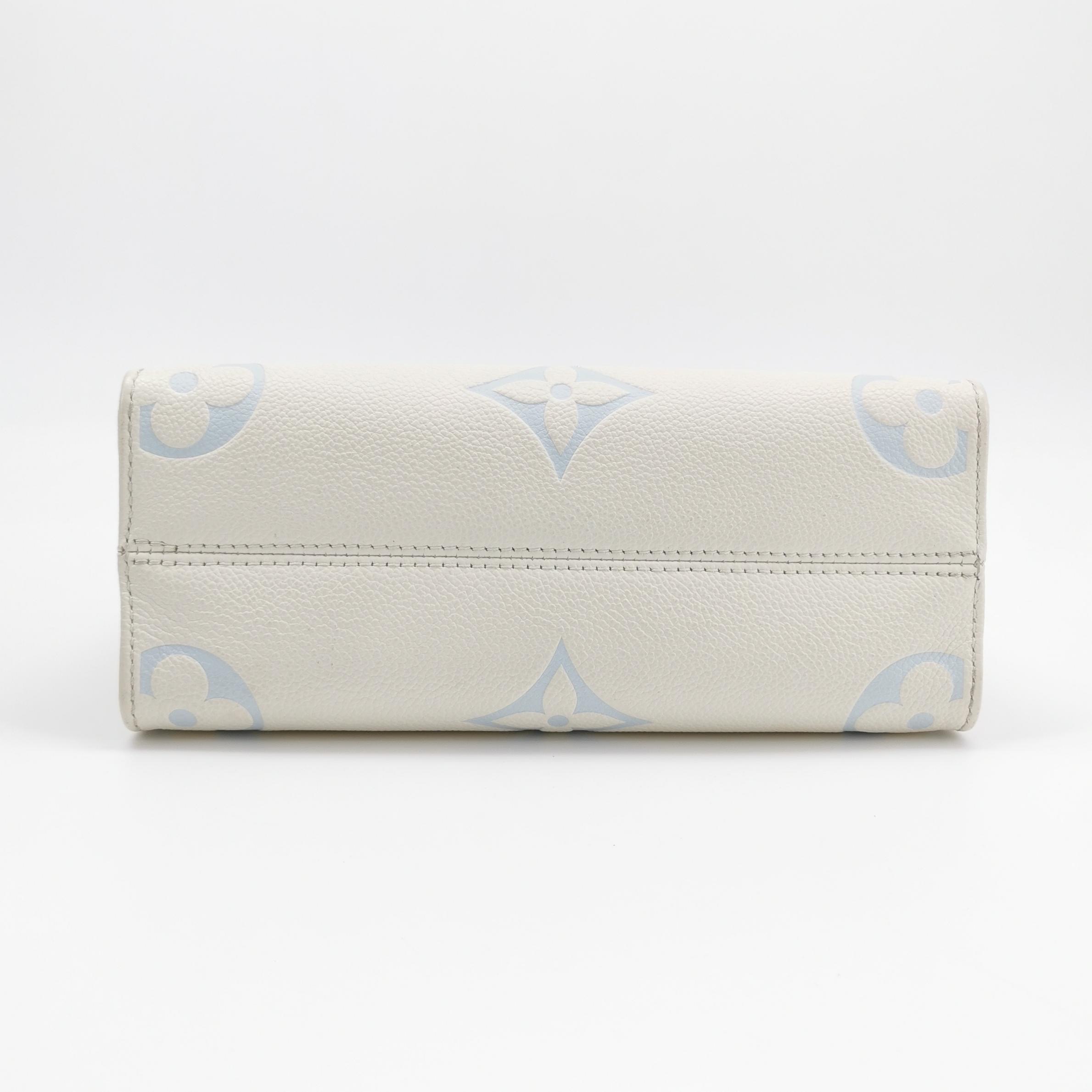 Louis Vuitton(LV) OnTheGo Tote Bicolor Monogram Empreinte Giant PM — photo 6 of 16