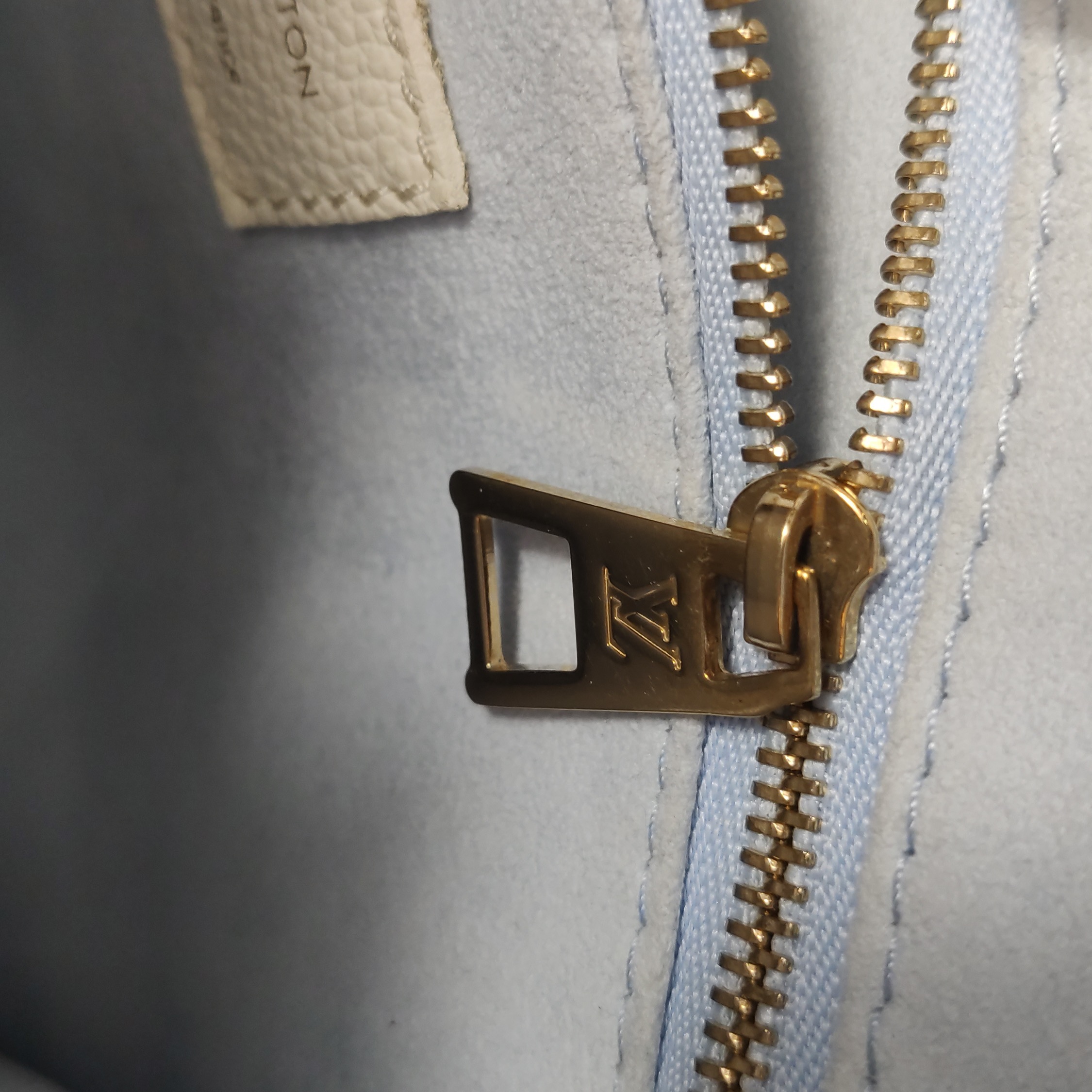 Louis Vuitton(LV) OnTheGo Tote Bicolor Monogram Empreinte Giant PM — photo 9 of 16