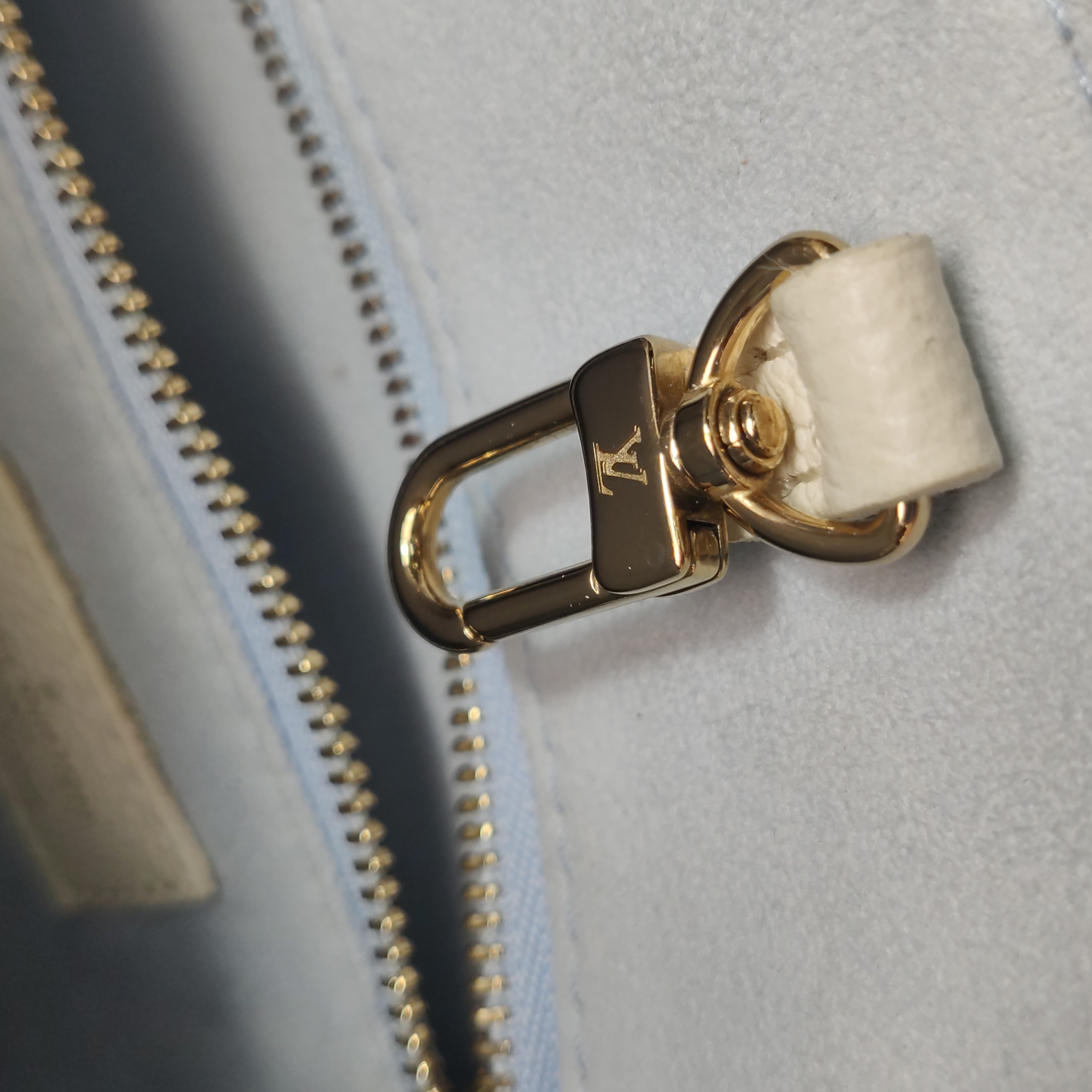 Louis Vuitton(LV) OnTheGo Tote Bicolor Monogram Empreinte Giant PM — photo 10 of 16