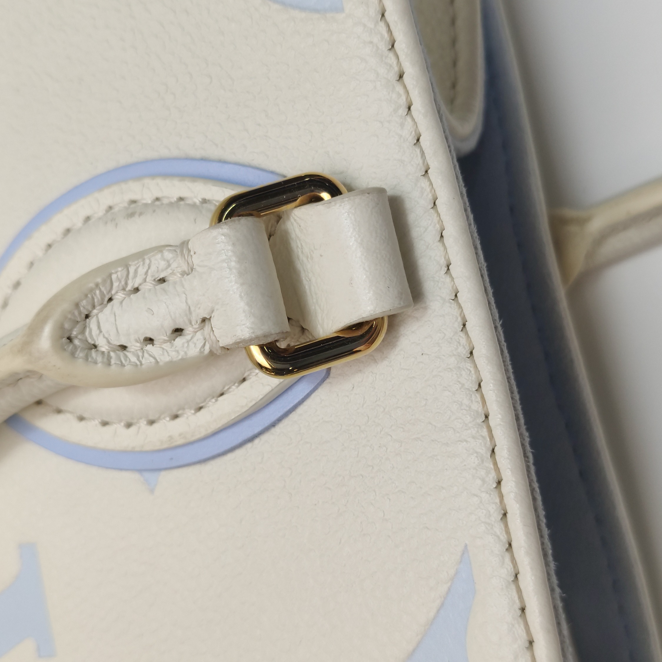 Louis Vuitton(LV) OnTheGo Tote Bicolor Monogram Empreinte Giant PM — photo 12 of 16