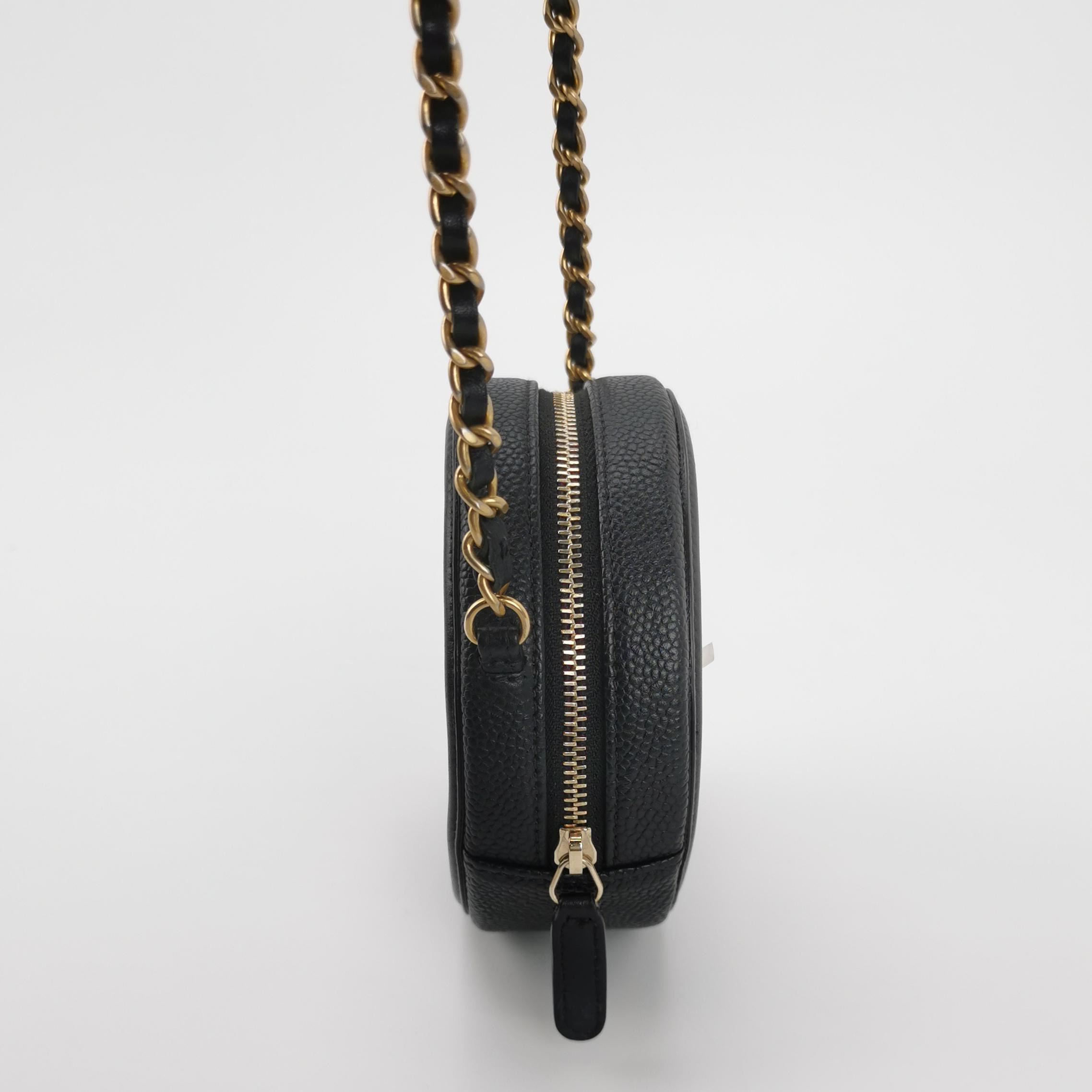 Chanel Filigree Round Clutch with Chain Quilted Caviar Mini — photo 4 of 15
