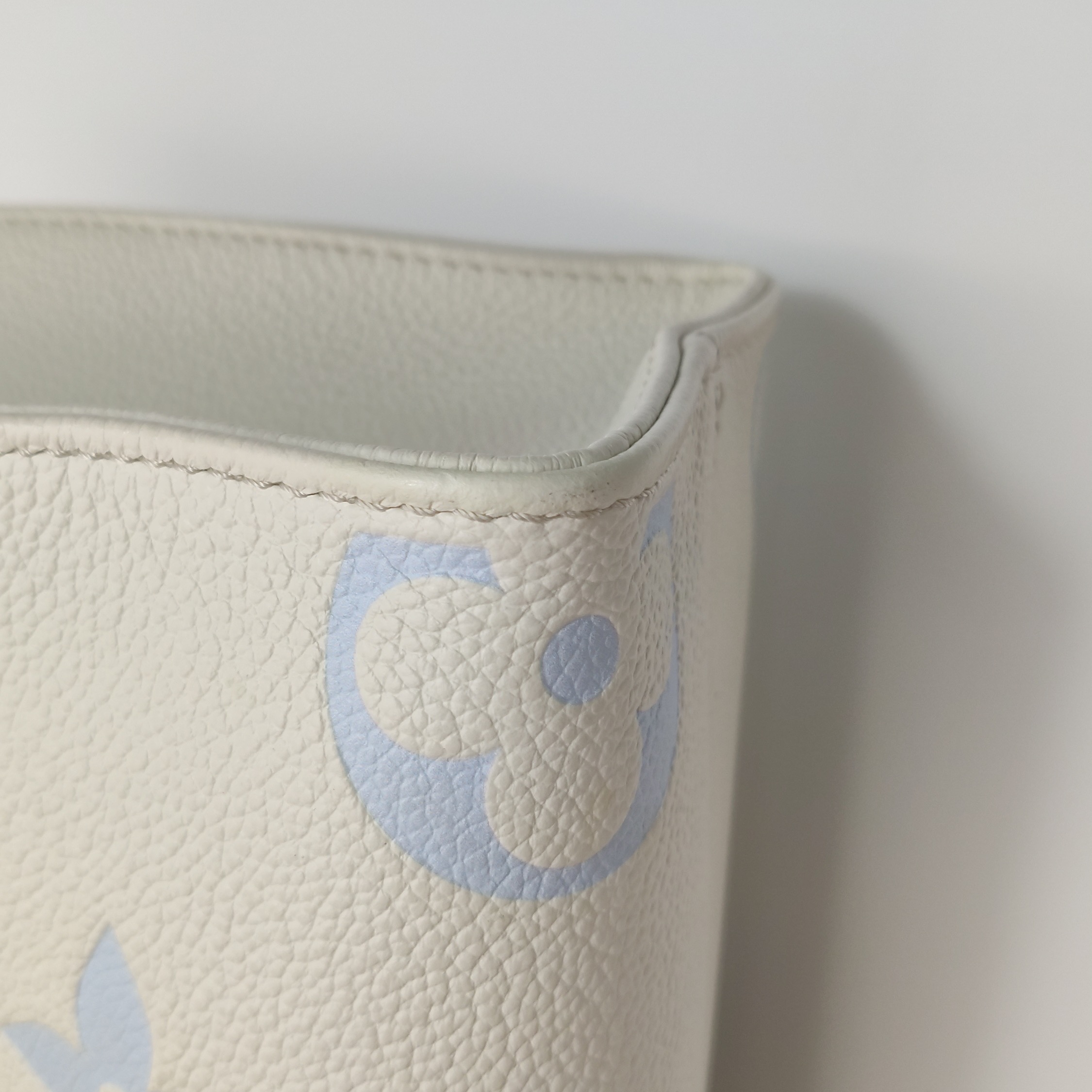 Louis Vuitton(LV) OnTheGo Tote Bicolor Monogram Empreinte Giant PM — photo 14 of 16