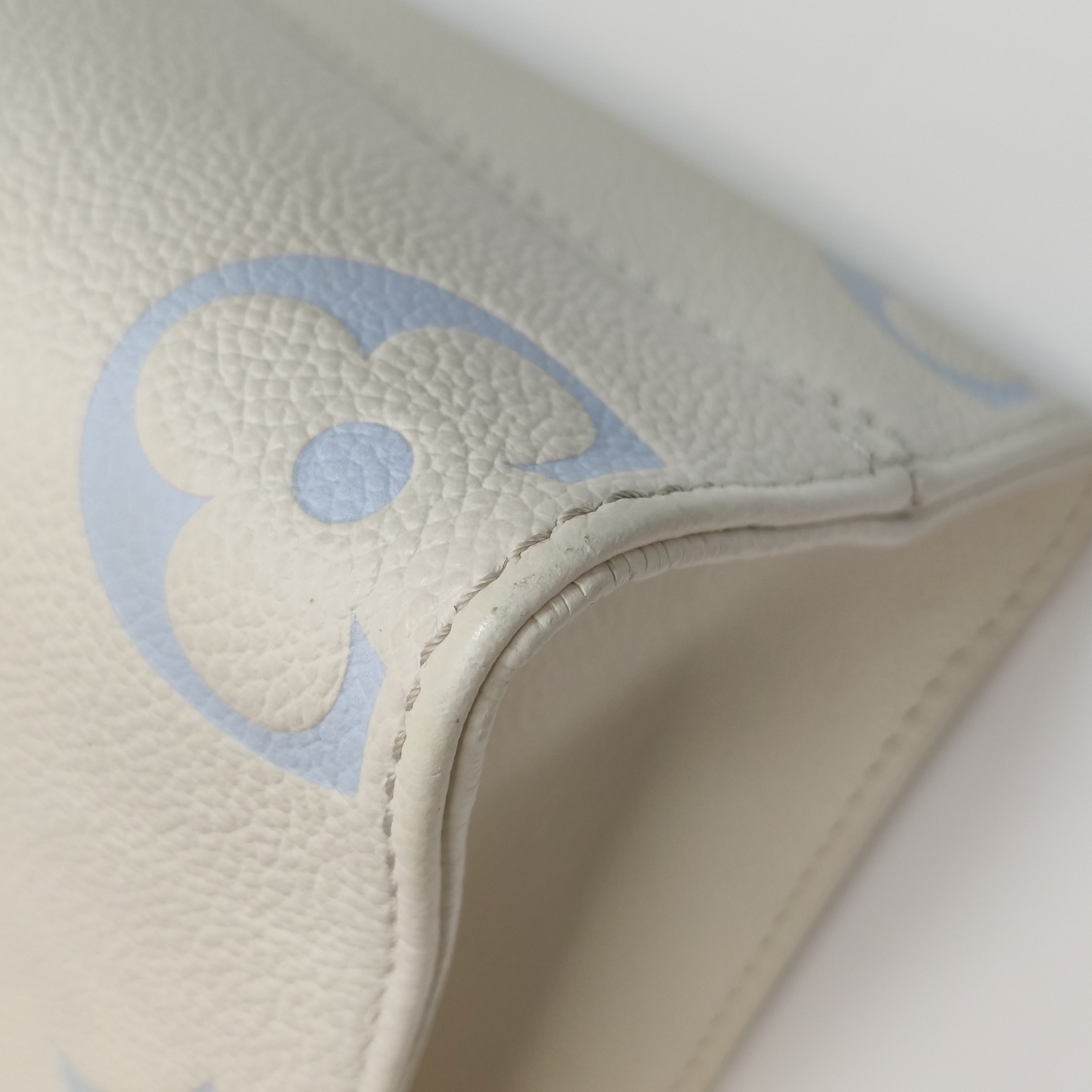 Louis Vuitton(LV) OnTheGo Tote Bicolor Monogram Empreinte Giant PM — photo 15 of 16