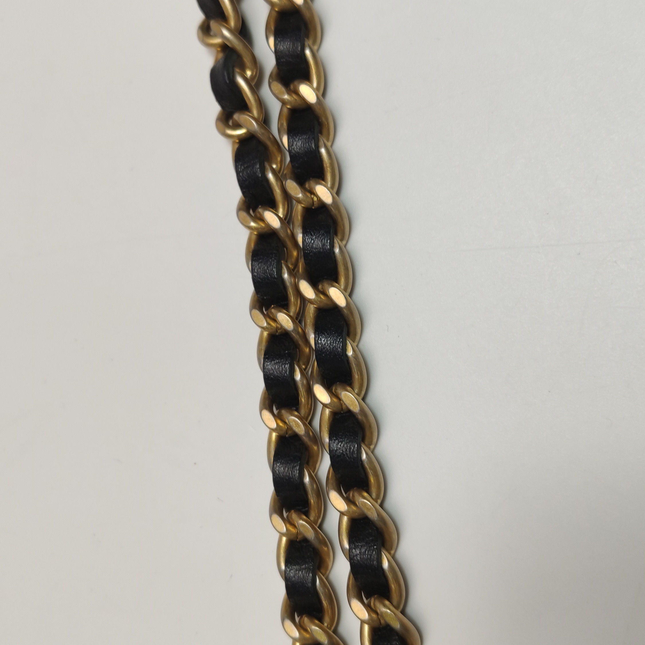 Chanel Filigree Round Clutch with Chain Quilted Caviar Mini — photo 15 of 15