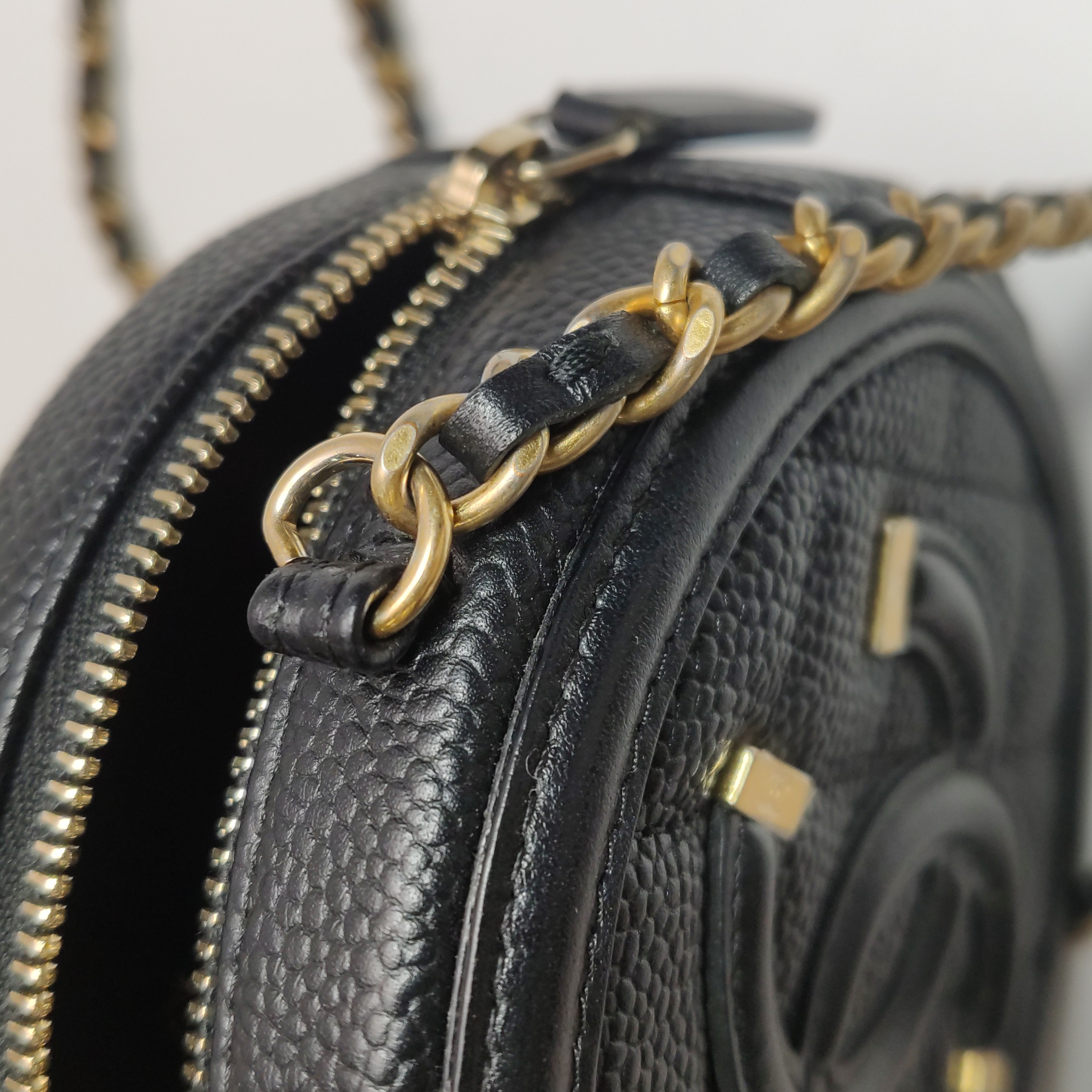 Chanel Filigree Round Clutch with Chain Quilted Caviar Mini — photo 13 of 15