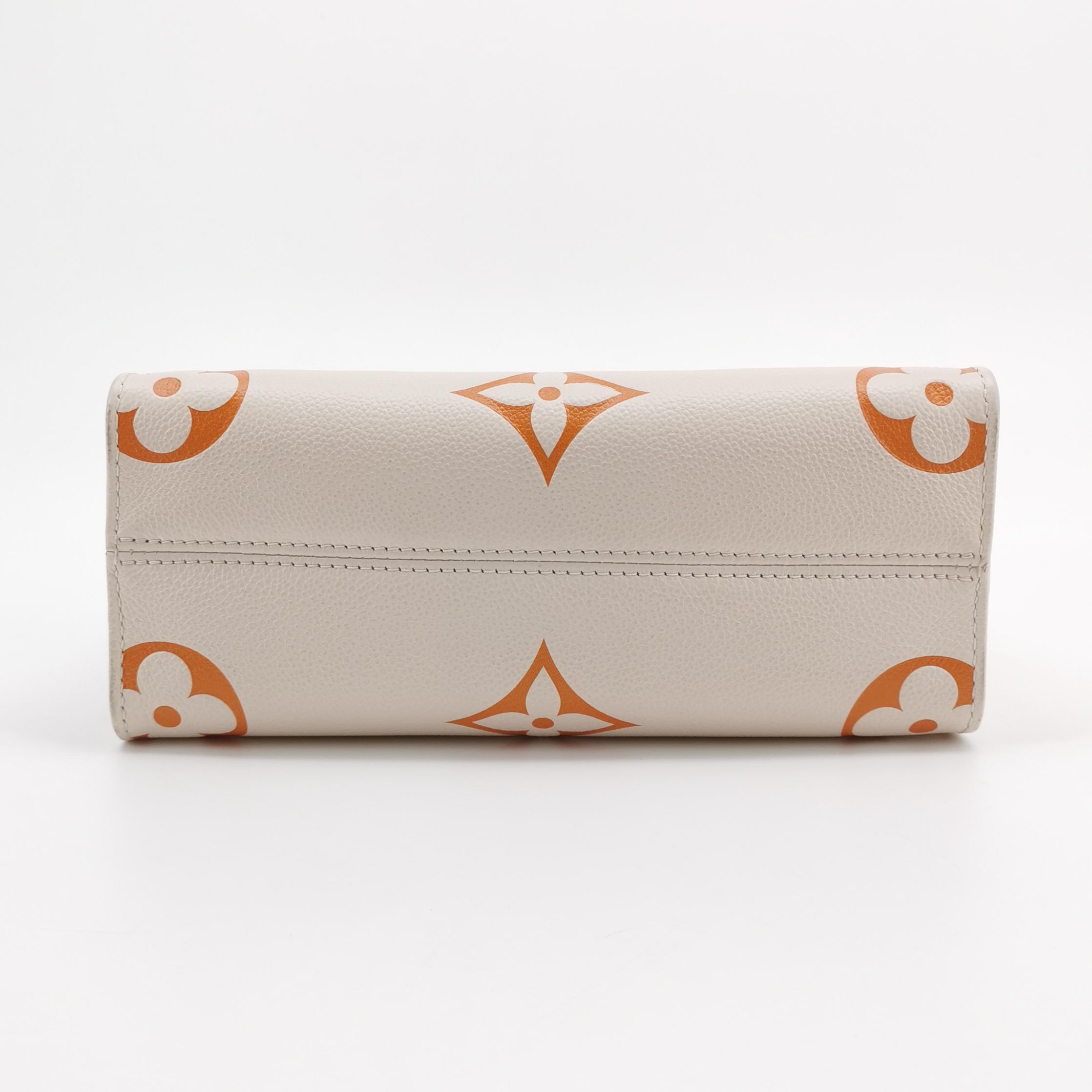 Louis Vuitton(LV) OnTheGo Tote By The Pool Monogram Empreinte Giant PM — photo 6 of 16