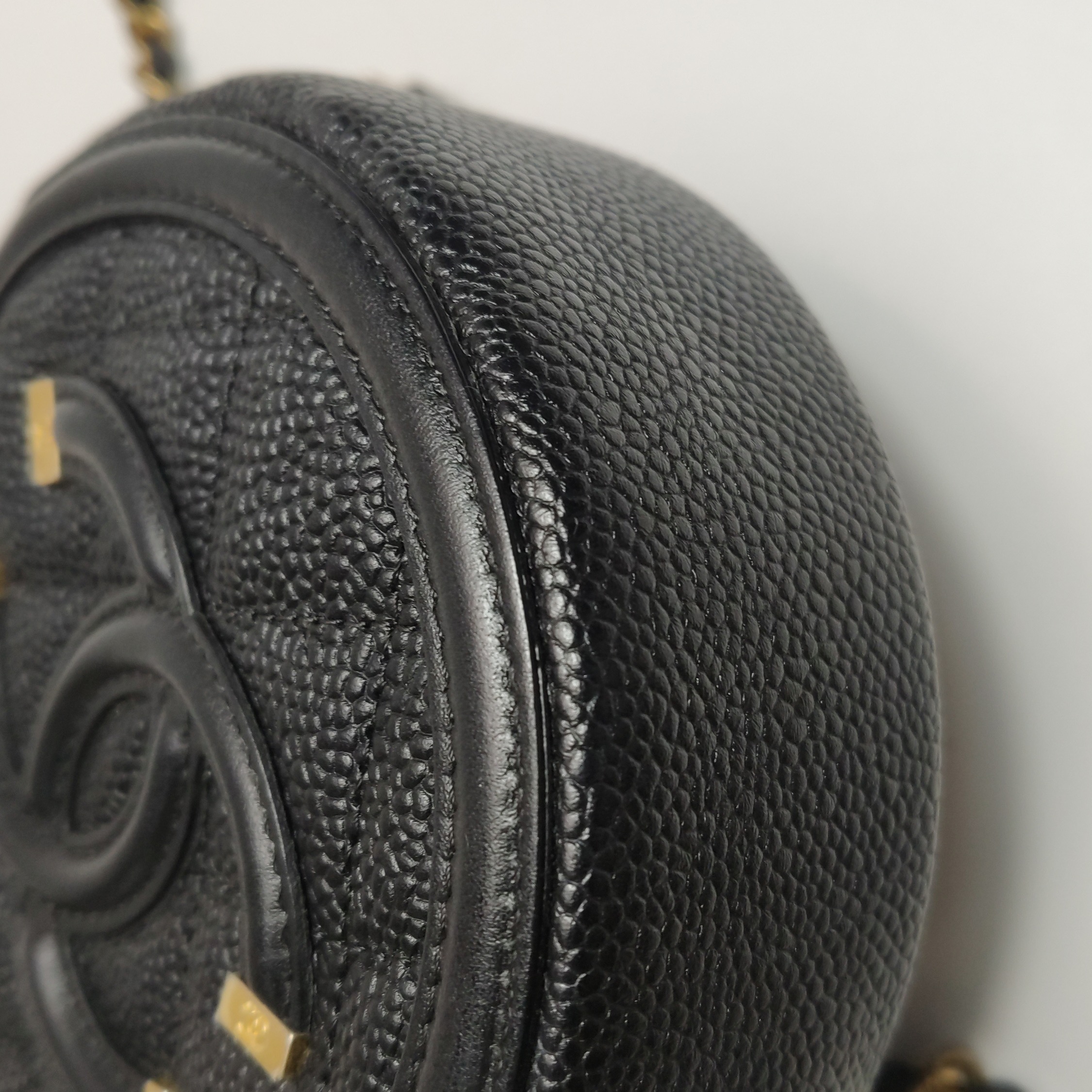 Chanel Filigree Round Clutch with Chain Quilted Caviar Mini — photo 11 of 15