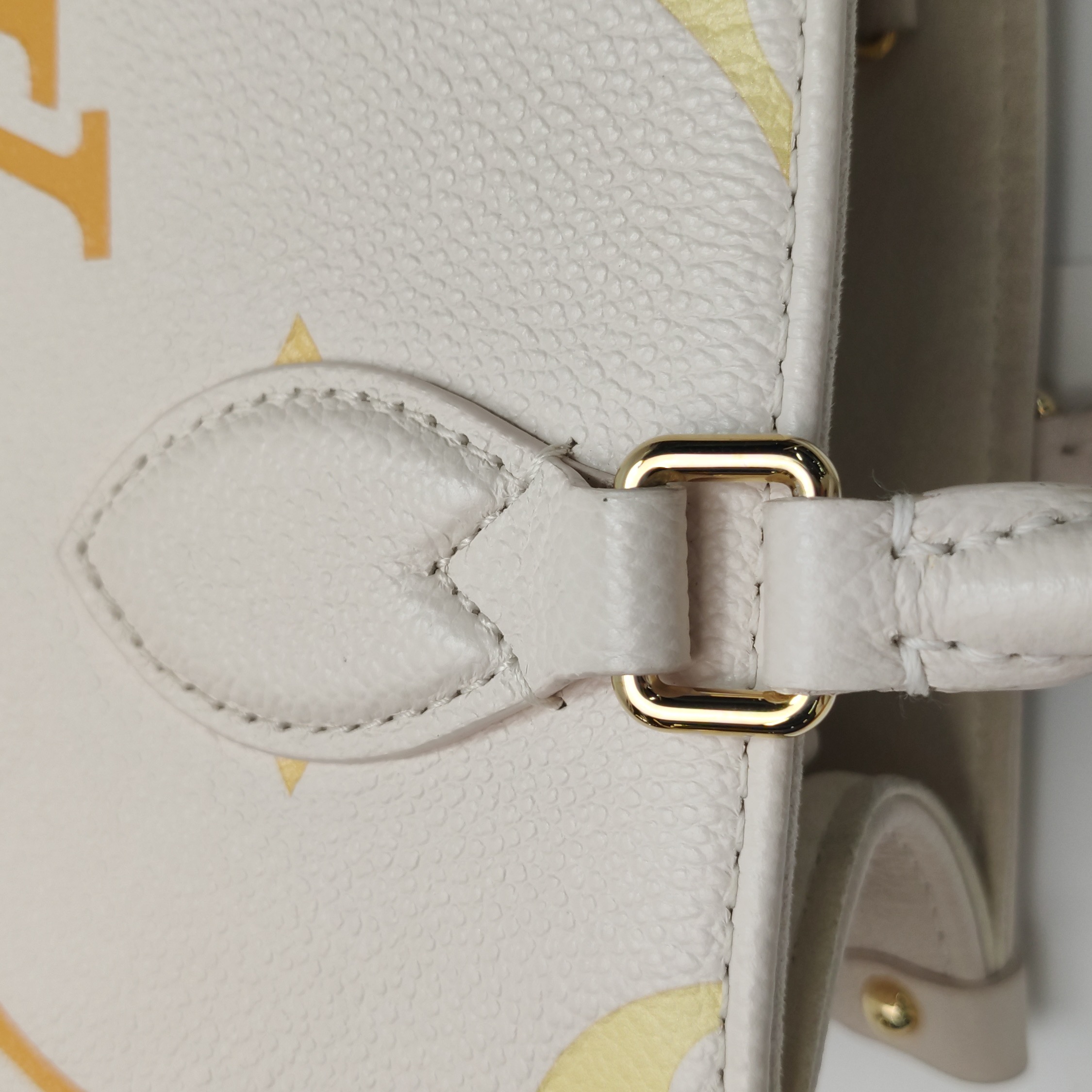 Louis Vuitton(LV) OnTheGo Tote By The Pool Monogram Empreinte Giant PM — photo 13 of 16