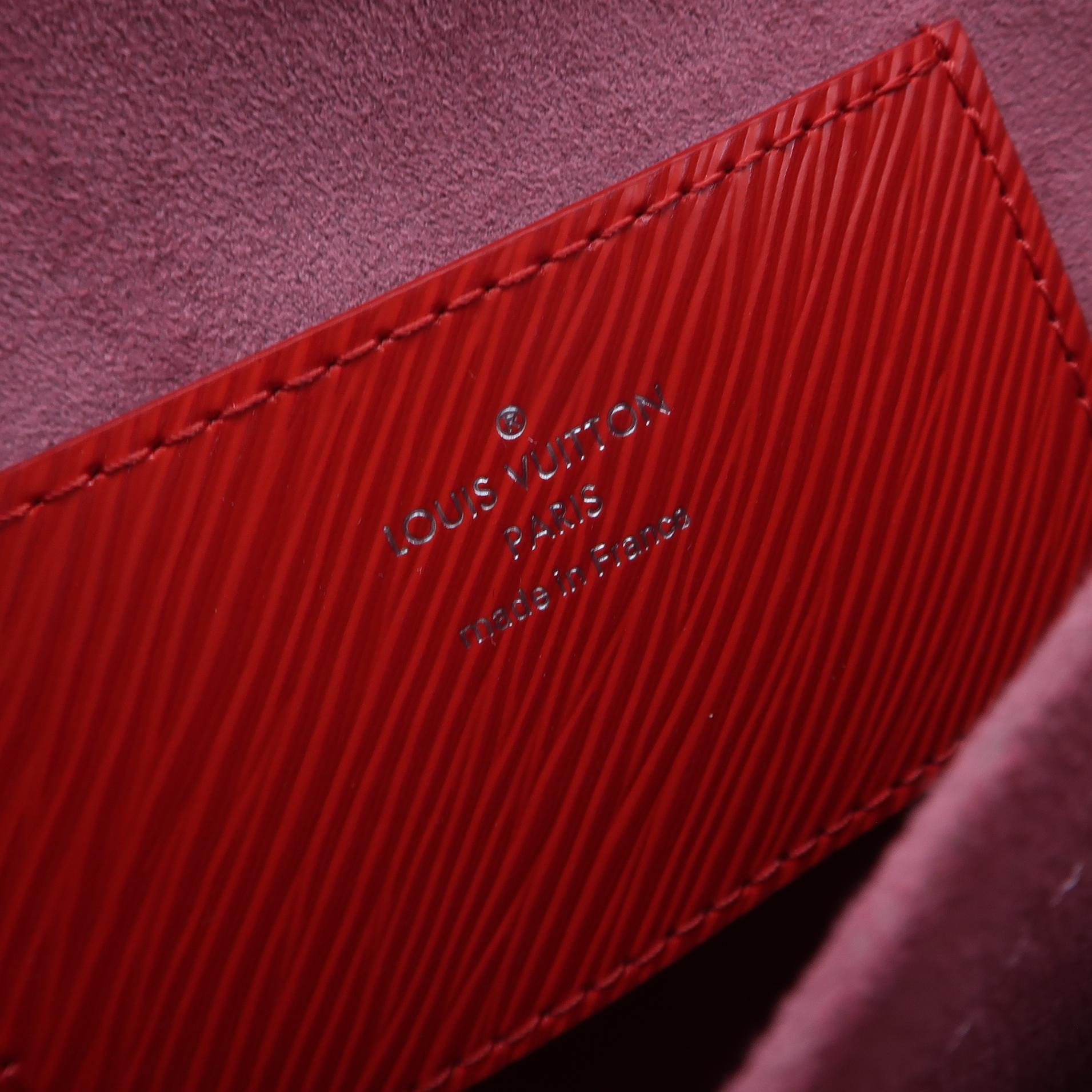 Louis Vuitton(LV) Twist Handbag Epi Leather MM — photo 8 of 14