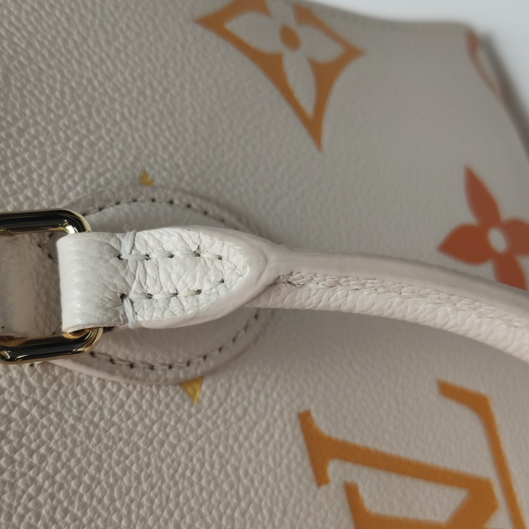 Louis Vuitton(LV) OnTheGo Tote By The Pool Monogram Empreinte Giant PM — photo 12 of 16