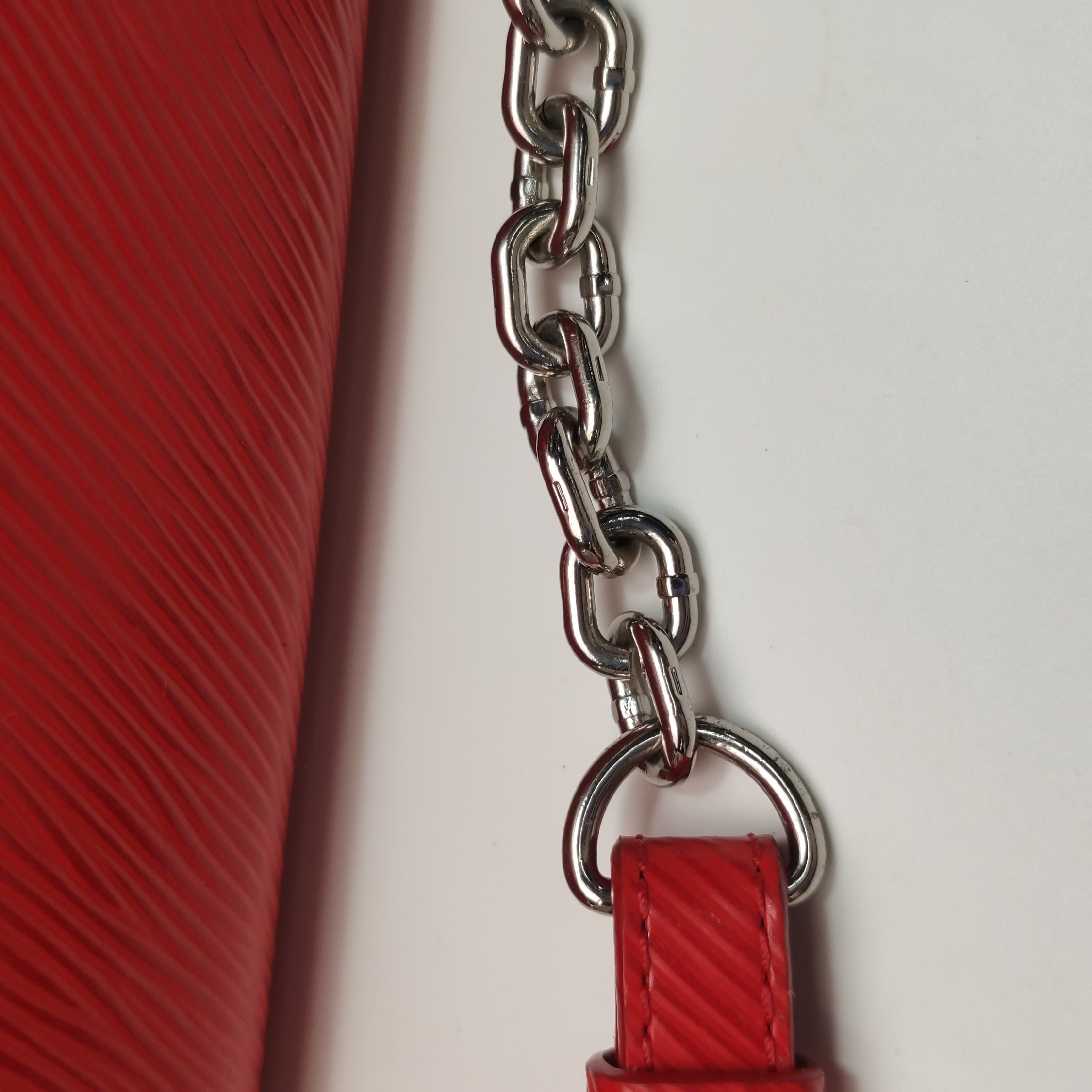 Louis Vuitton(LV) Twist Handbag Epi Leather MM — photo 14 of 14