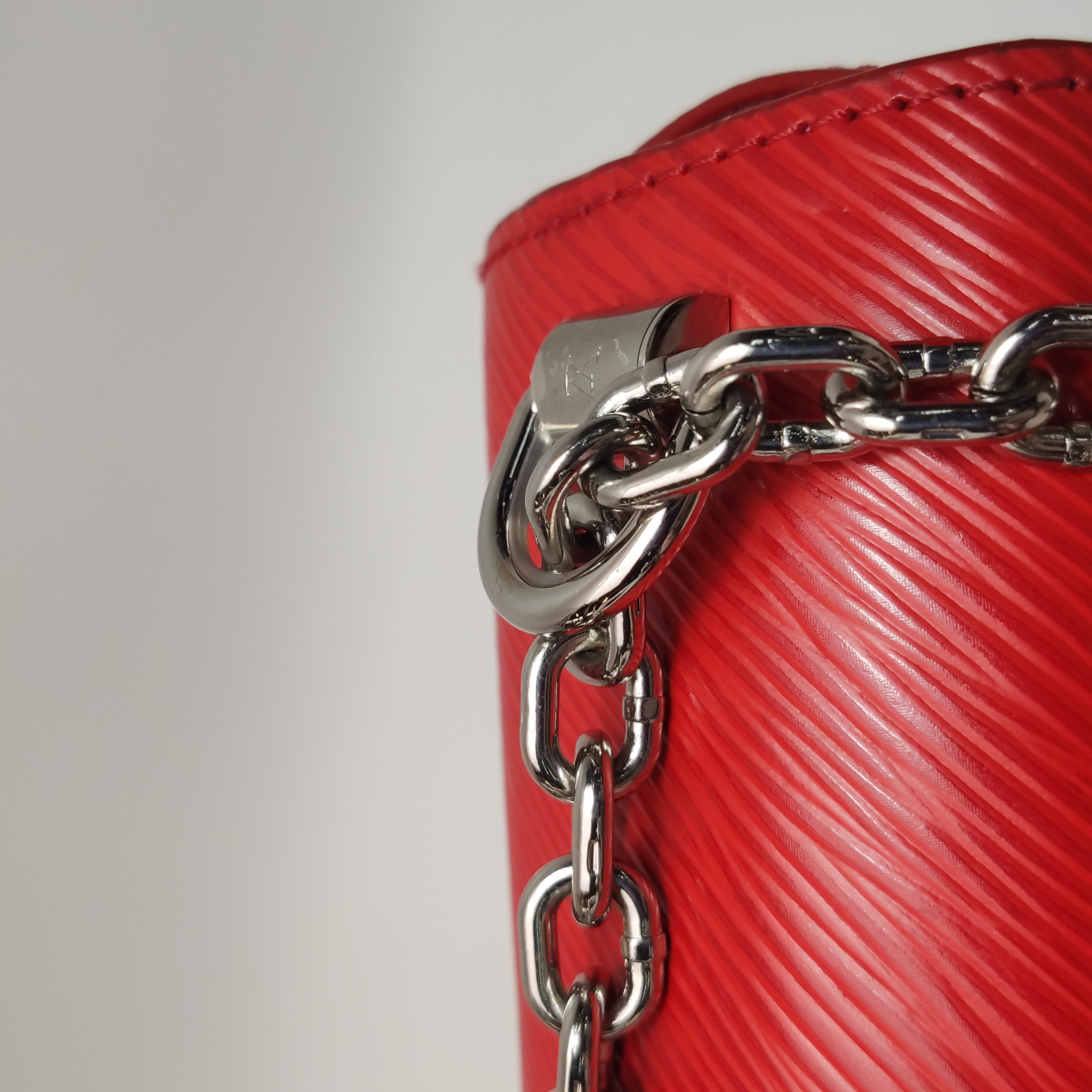 Louis Vuitton(LV) Twist Handbag Epi Leather MM — photo 13 of 14