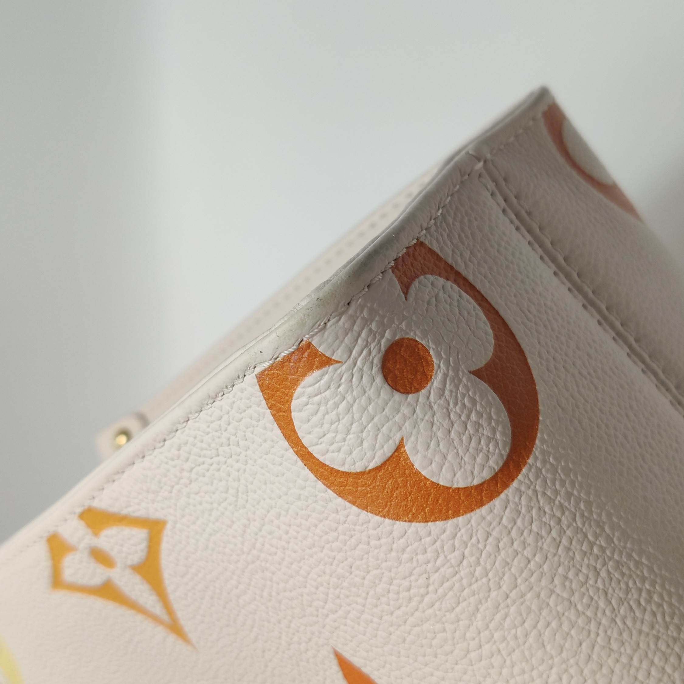Louis Vuitton(LV) OnTheGo Tote By The Pool Monogram Empreinte Giant PM — photo 15 of 16