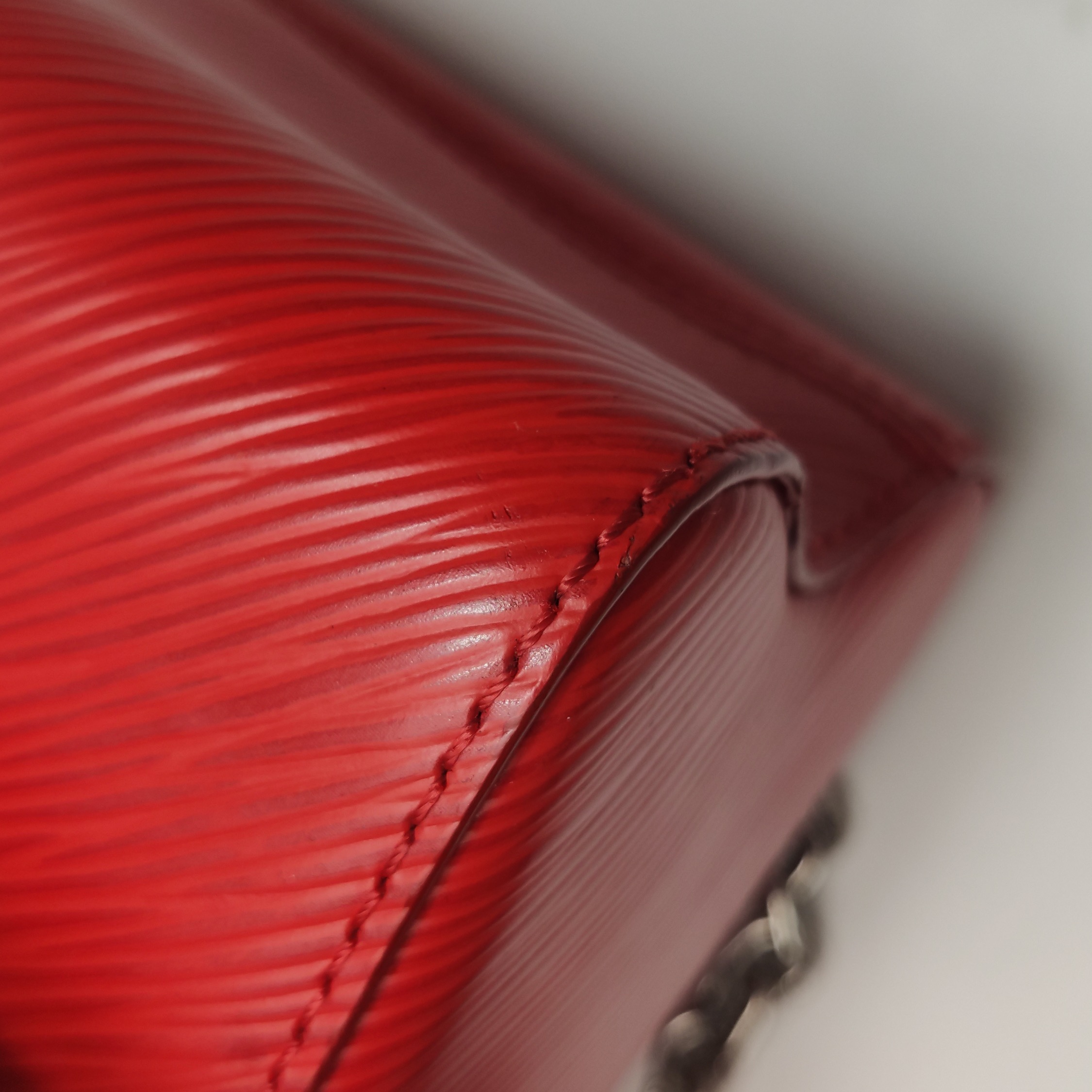 Louis Vuitton(LV) Twist Handbag Epi Leather MM — photo 12 of 14