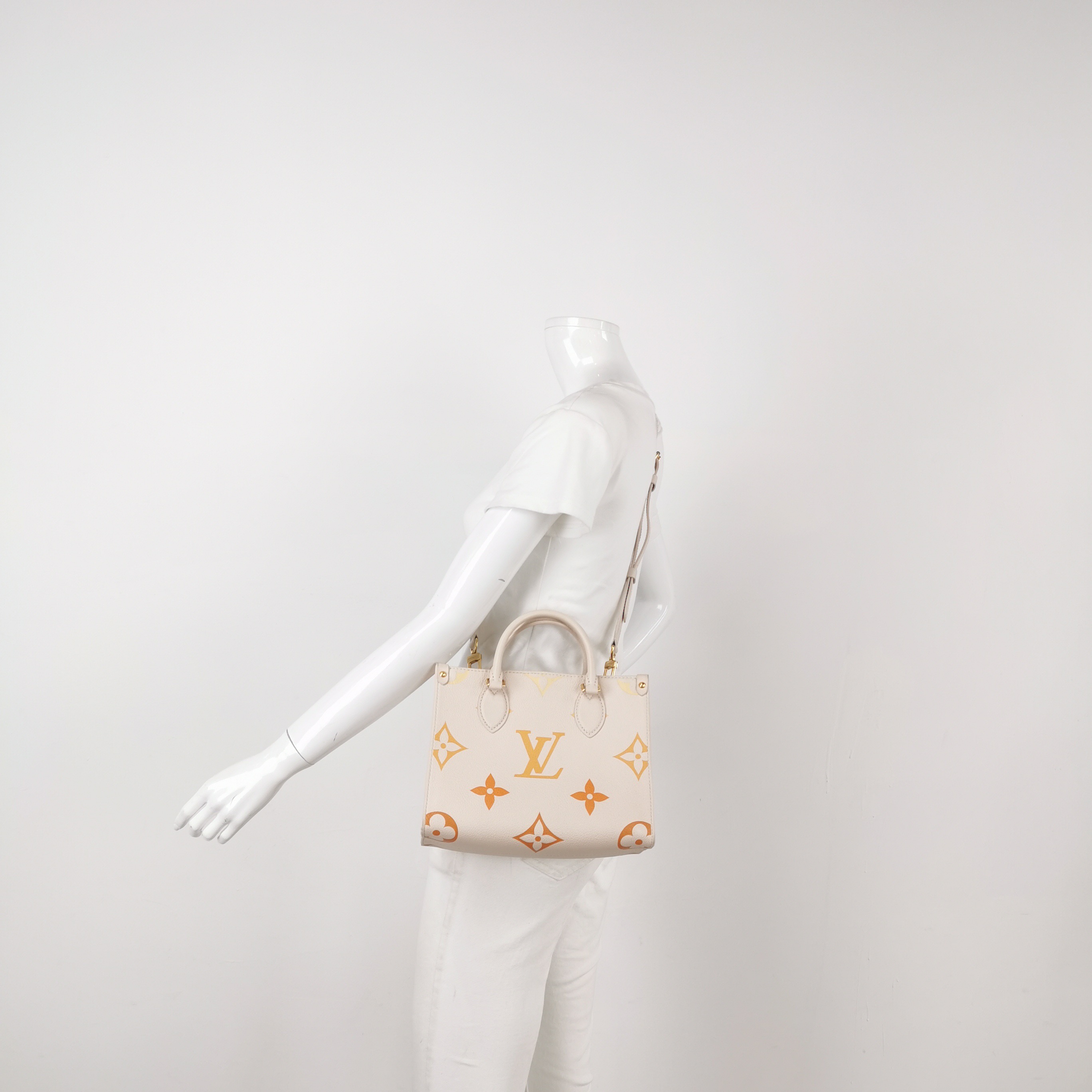 Louis Vuitton(LV) OnTheGo Tote By The Pool Monogram Empreinte Giant PM — alternate view