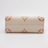 Louis Vuitton(LV) OnTheGo Tote By The Pool Monogram Empreinte Giant PM — thumbnail 6