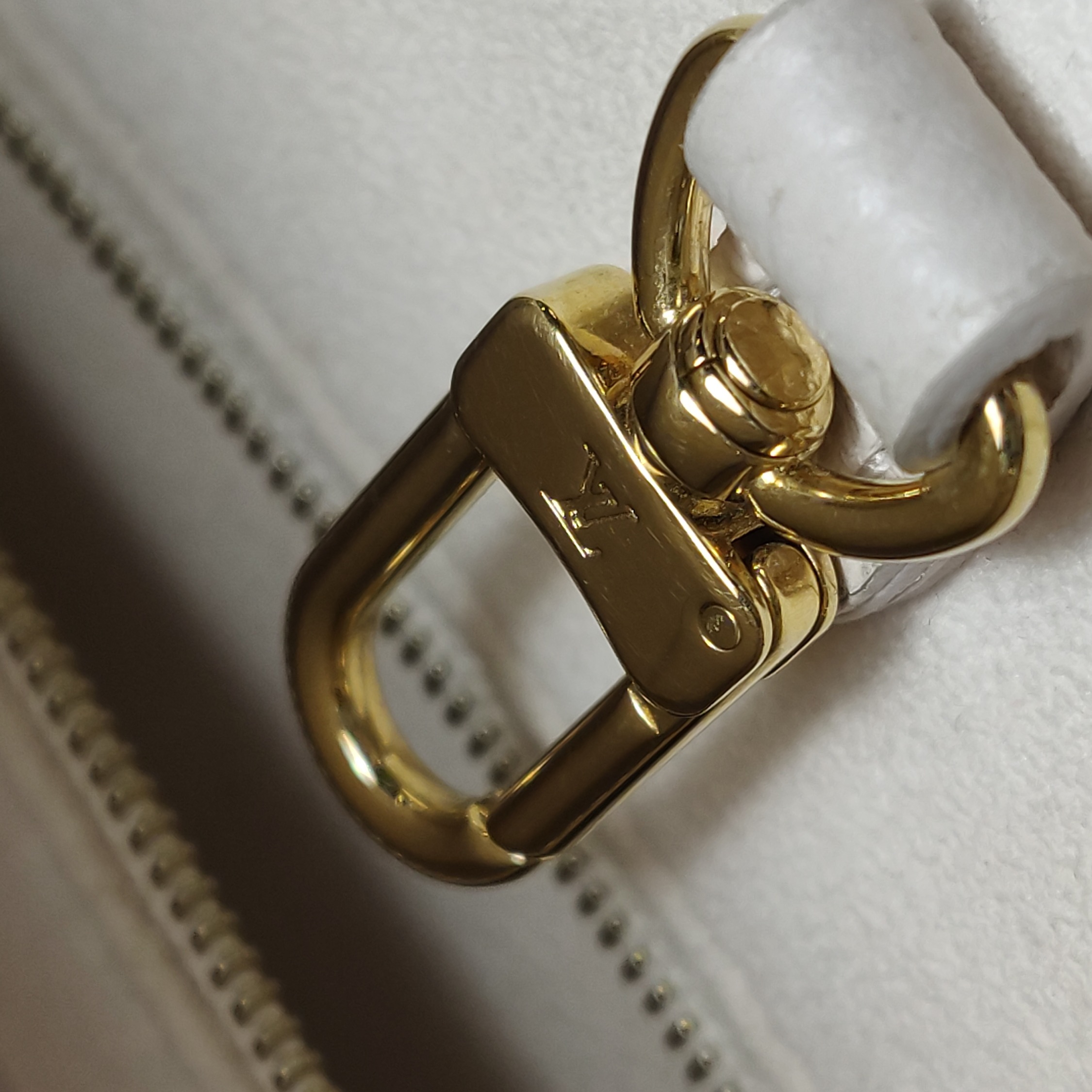 Louis Vuitton(LV) OnTheGo Tote By The Pool Monogram Empreinte Giant PM — photo 10 of 16